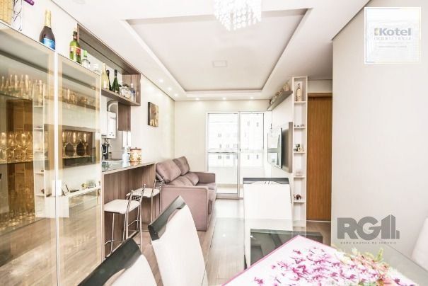 Apartamento com 2 quartos, sala, cozinha, sacada com churrasqueira e 1 vaga.