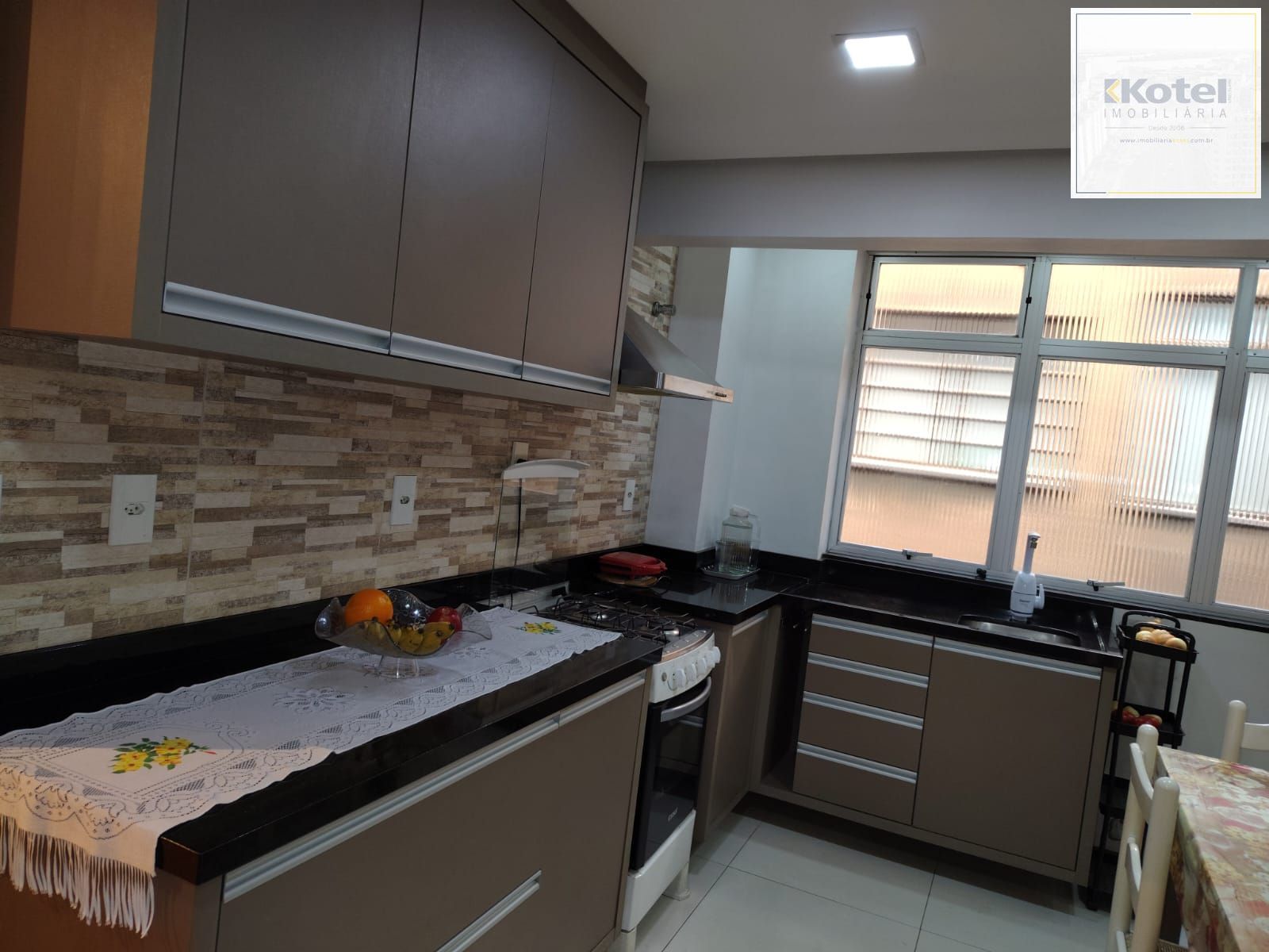 Apartamento Espaçoso no Centro Histórico com Móveis Sob Medida