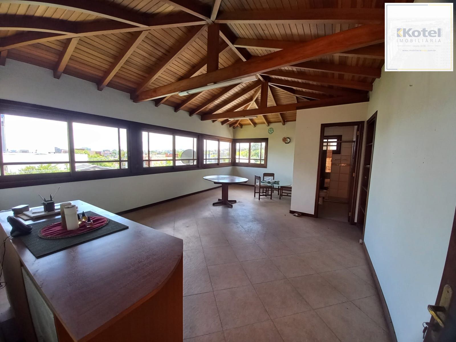 Casa Completa com Piscina, Escritório e 6 Dormitórios
