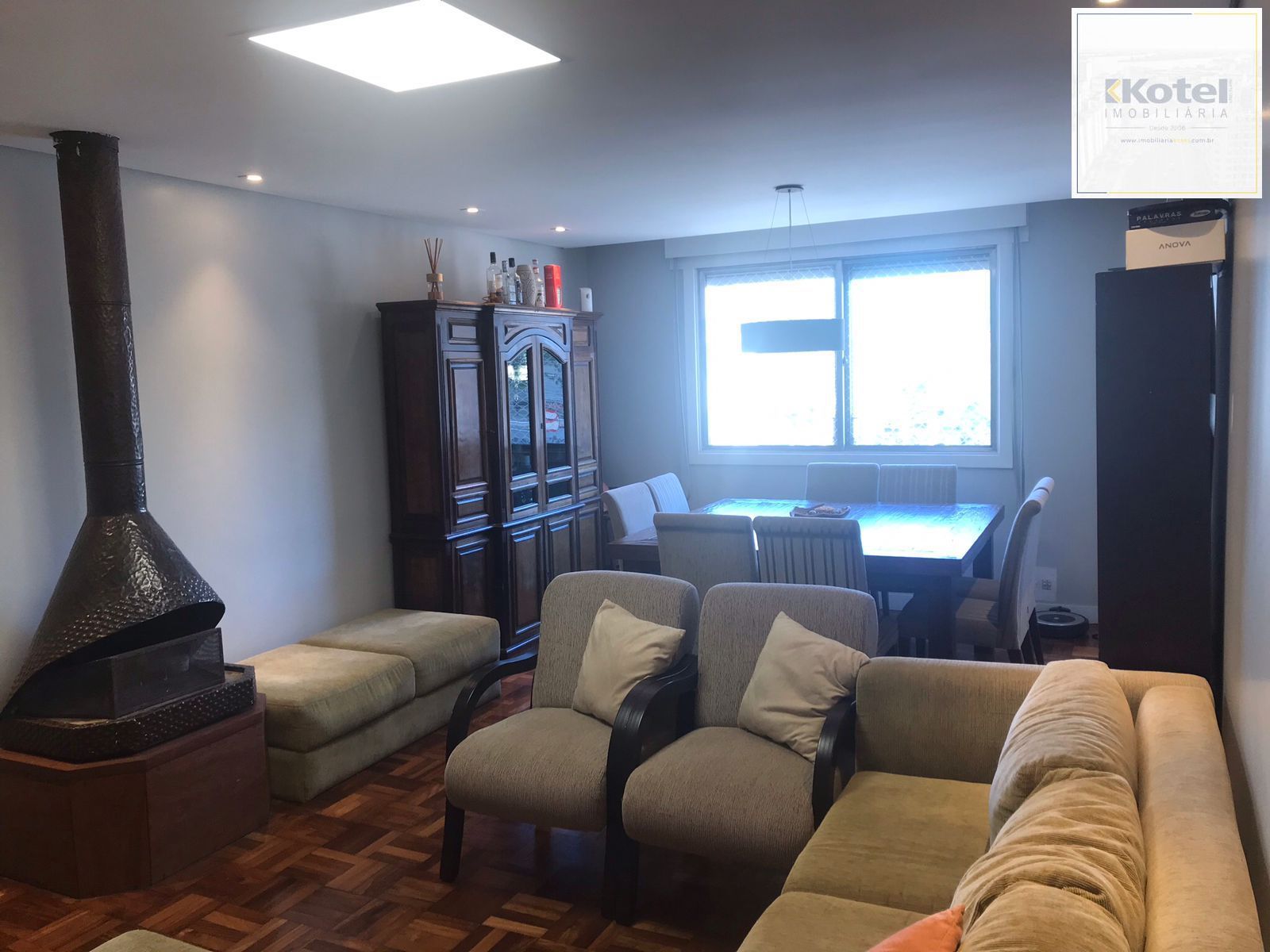 VENDE E ALUGA APARTAMENTO COM 100M² E UMA VAGA DE GARAGEM.