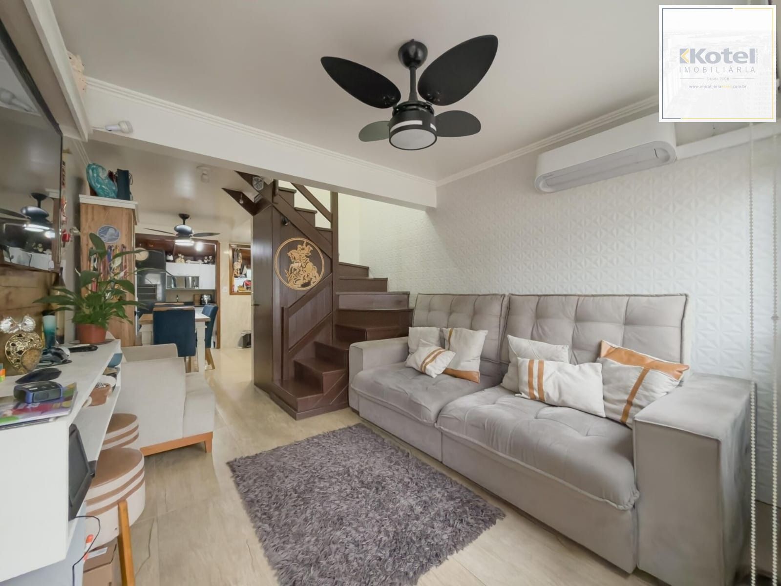 Casa em Condomínio Fechado Pronta Para Entrar e Morar, 2 Dormitórios, Vaga Coberta e Churrasqueira !