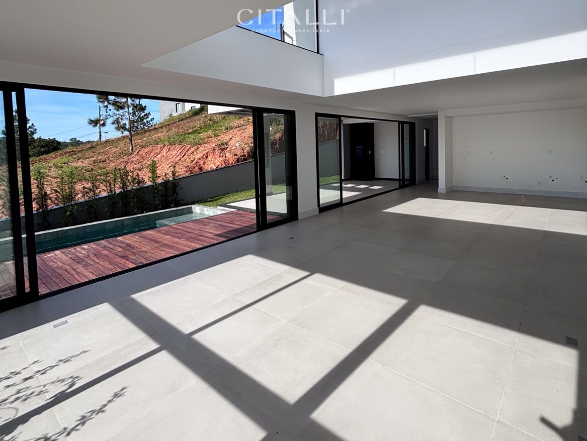 Casa à venda no Condomínio Mirante Camboriú com 03 suítes e 270 m² de área privativa. - Foto 4