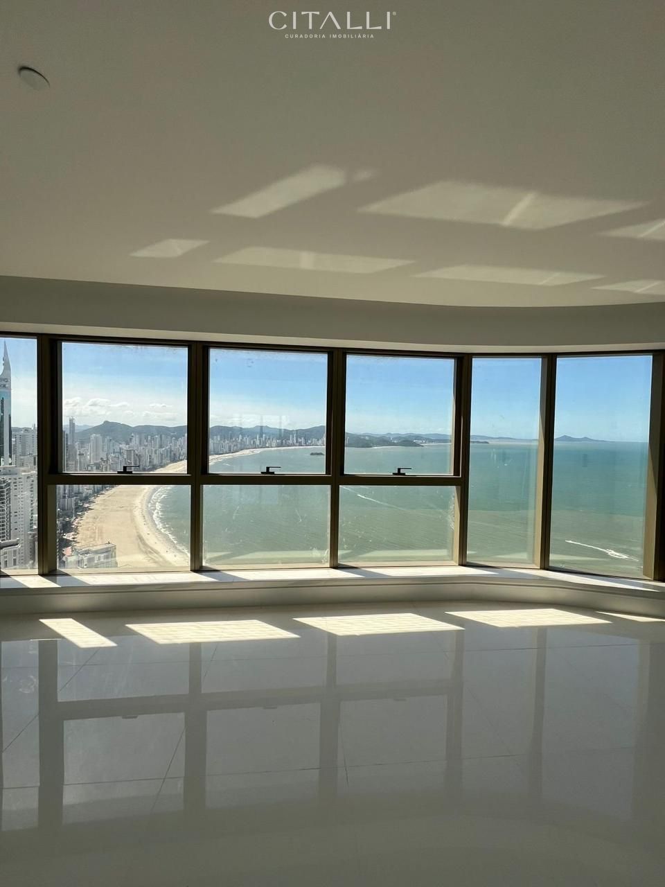 Apartamento no Edifício Yachthouse em Balneário Camboriú com 261 m² - Foto 1