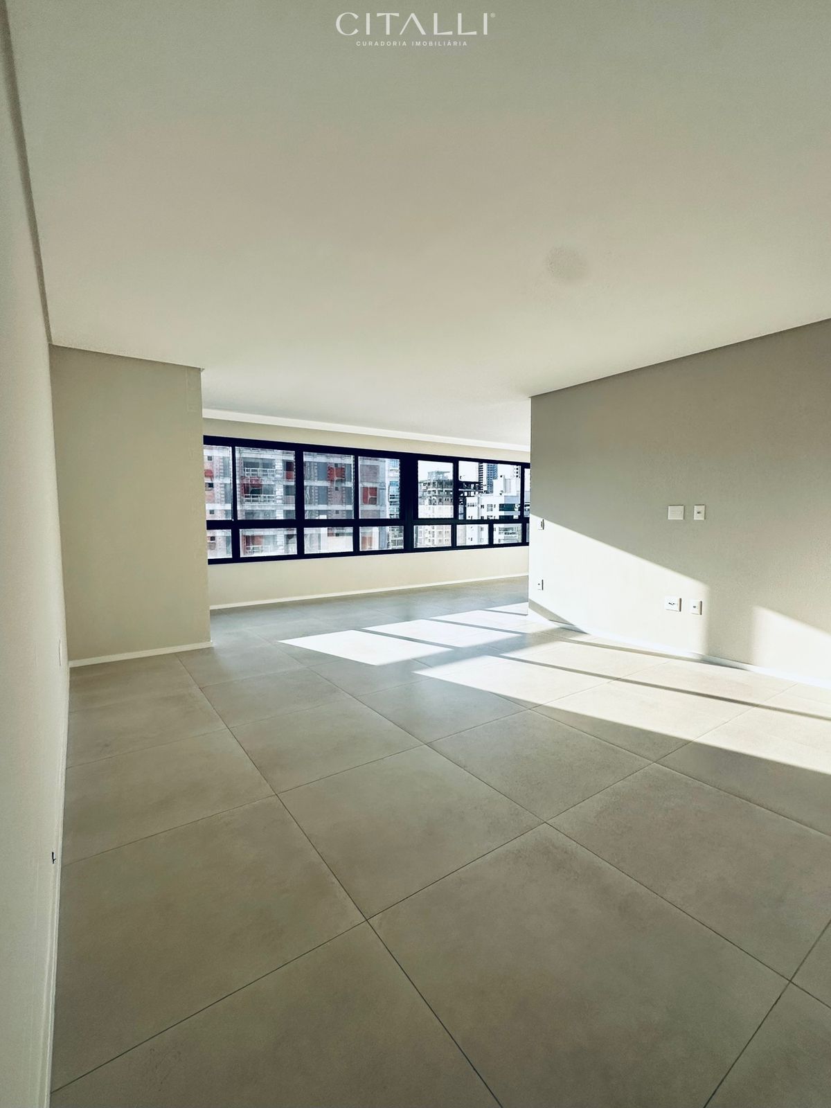 Apartamento 3 suítes no La Joie em Meia Praia Itapema - Foto 1