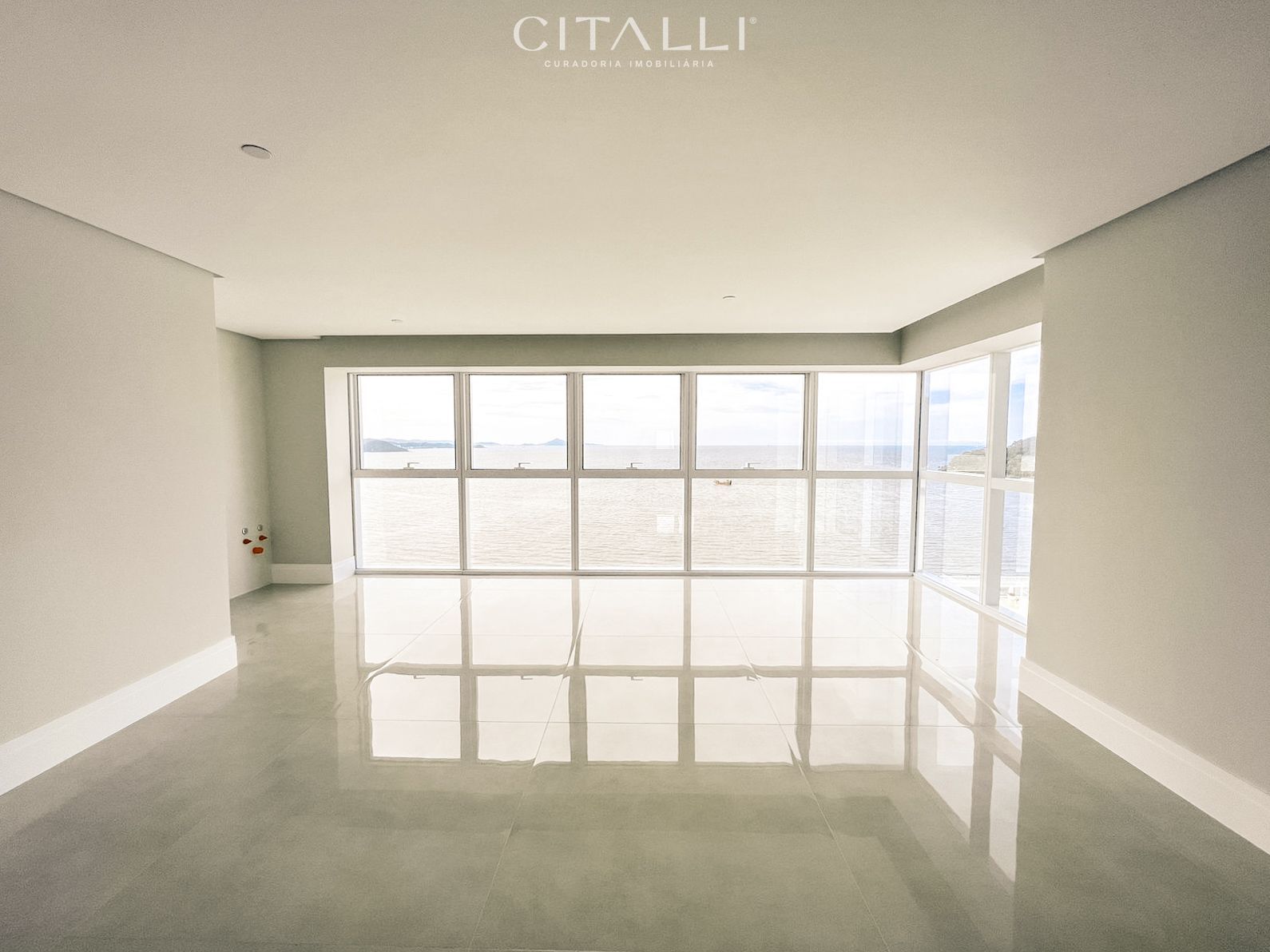 Apartamento no Edifício One Tower em Balneário Camboriú com 214 m² - Foto 1