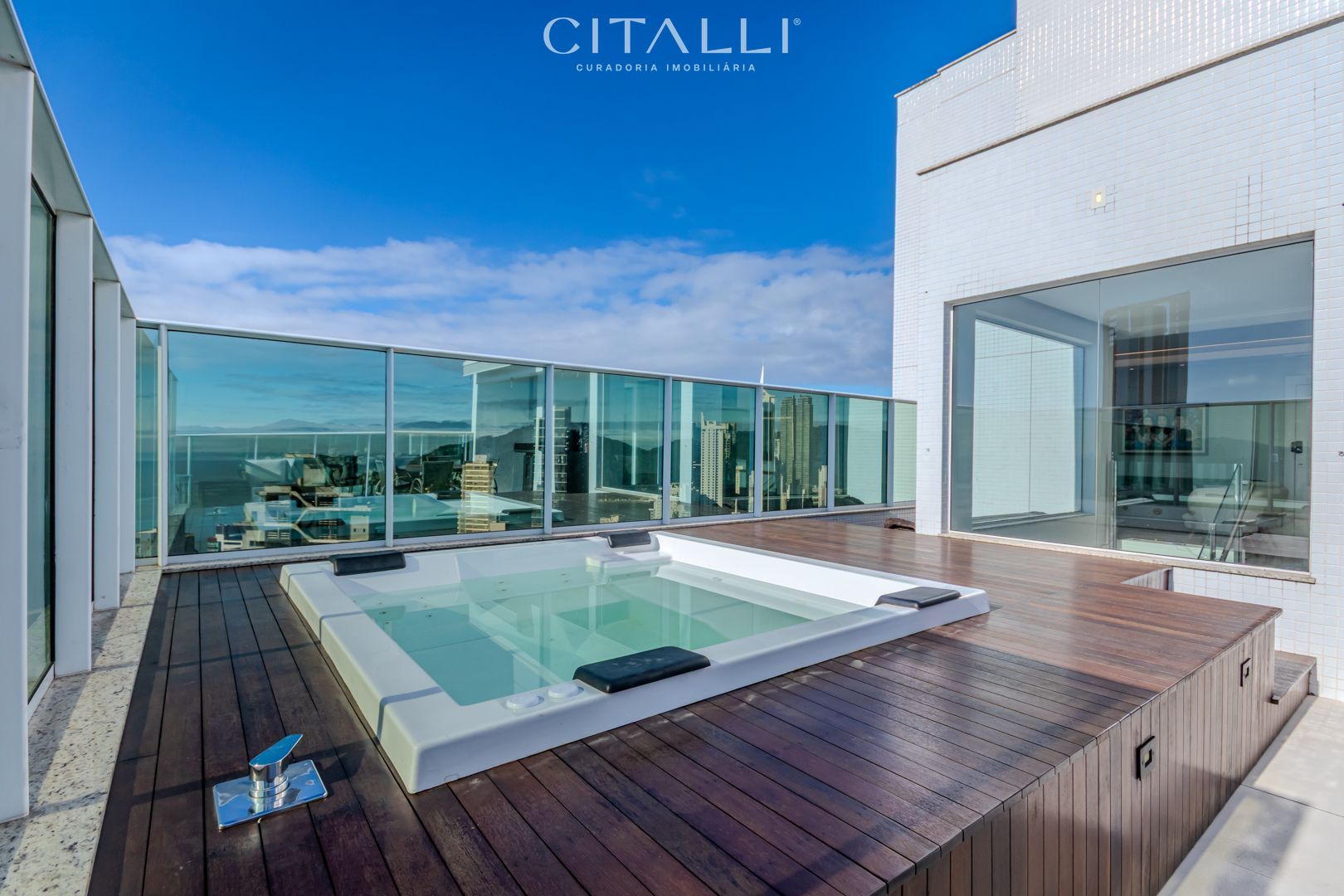 Cobertura Duplex Mobiliada no Phoenix Tower em Balneário Camboriú. - Foto 1