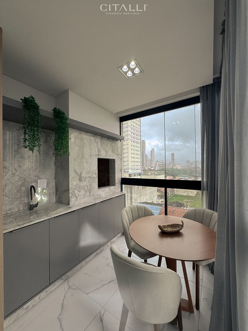 Apartamento no Edifício Ruffino na Meia Praia em Itapema com 74 m². - Foto 1