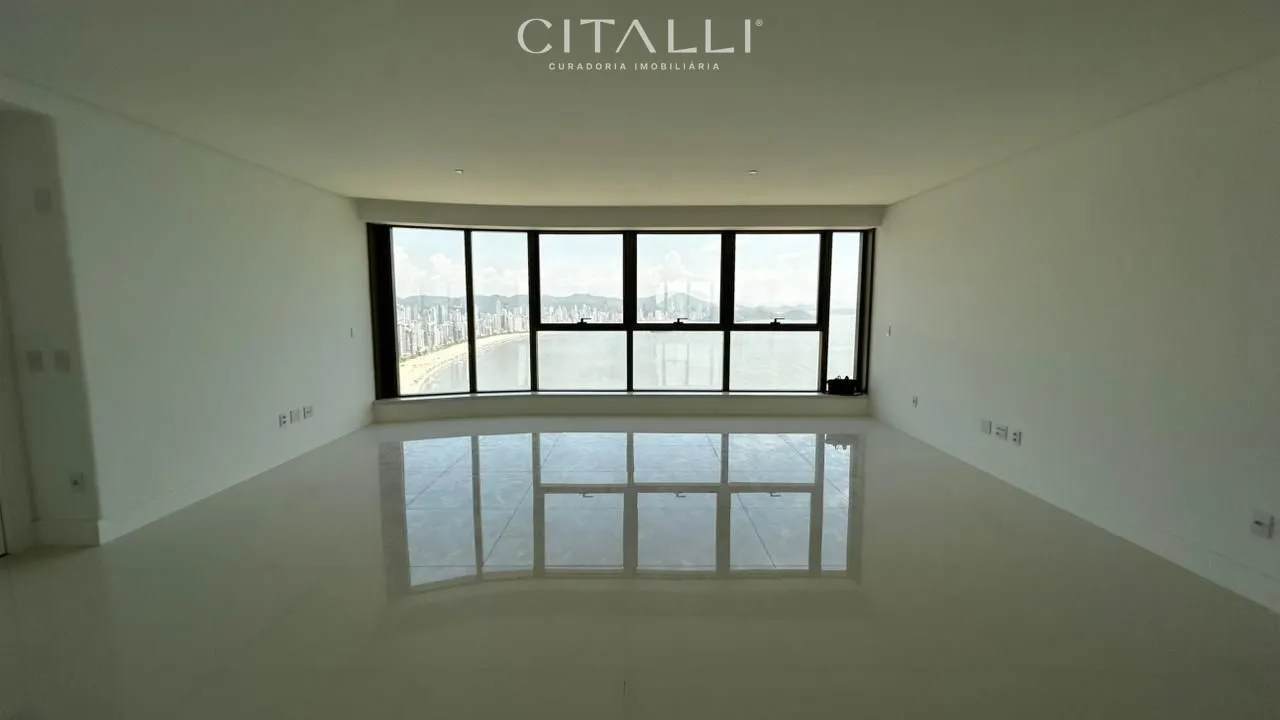 Apartamento mobiliado no Edifício Yachthouse em Balneário Camboriú com 261 m² - Foto 1