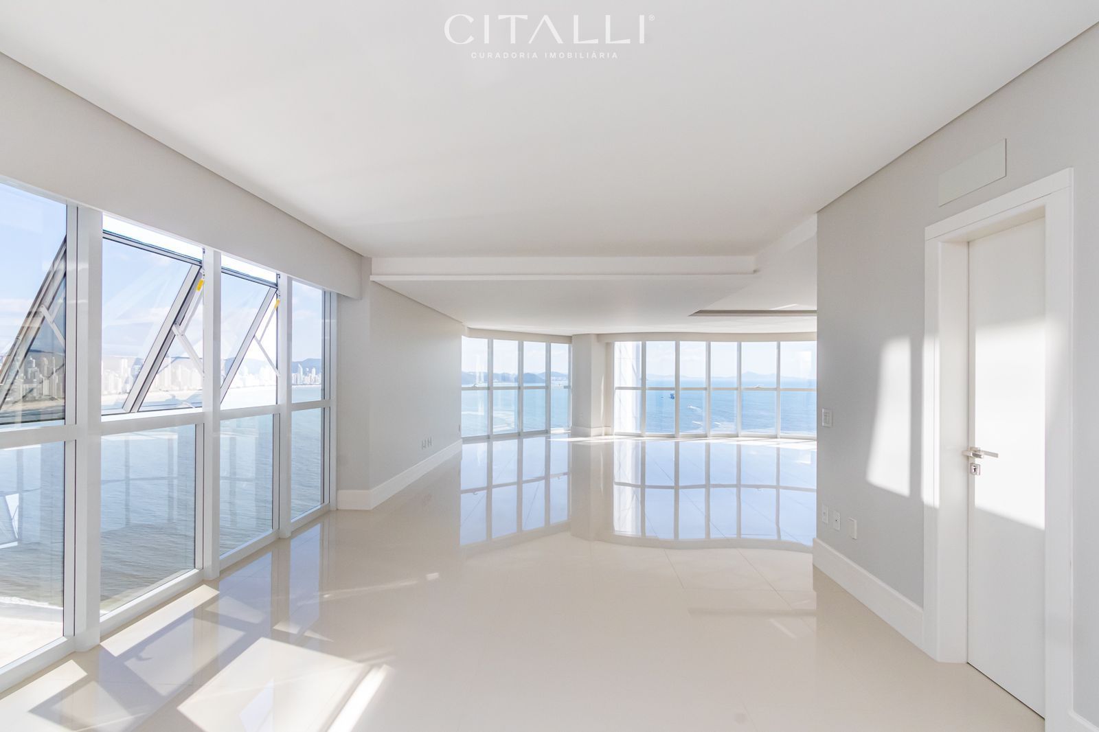 Apartamento no Edifício Ibiza Towers em Balneário Camboriú com 238 m² - Foto 1