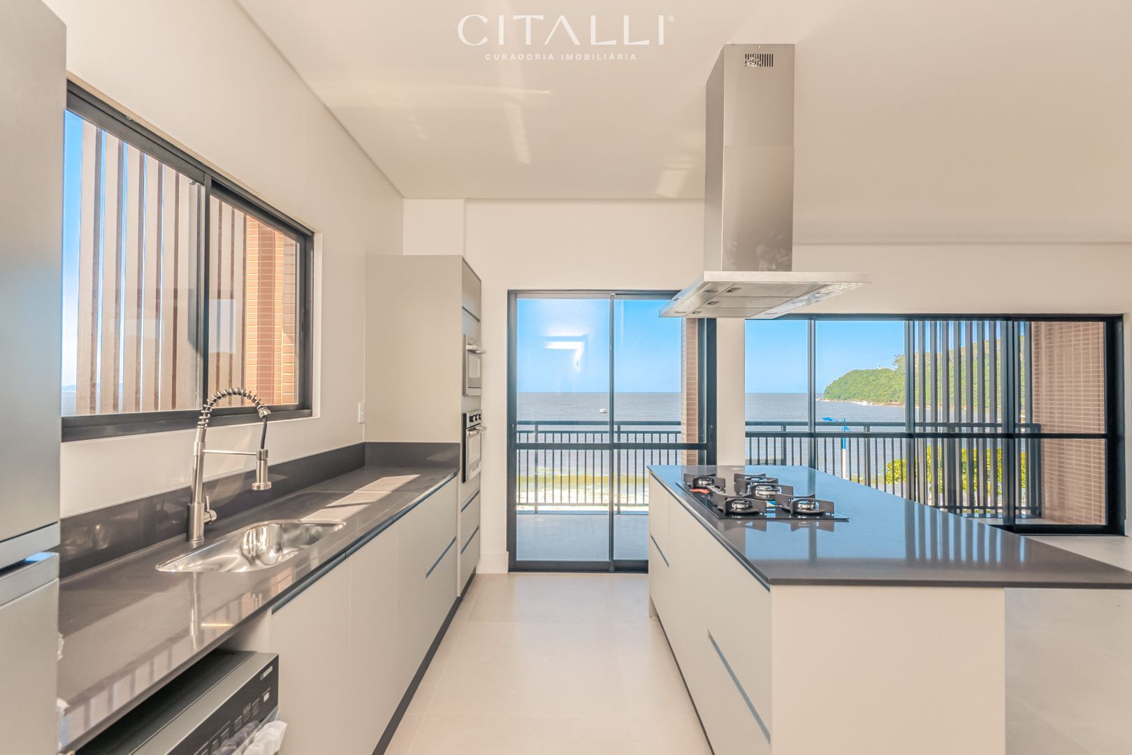 Apartamento frente mar no Edifício La Plage em Itajaí com 161,88 m² - Foto 4