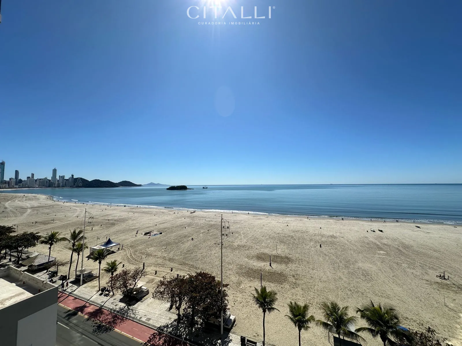 Apartamento do Edifício Maria Luiza - Frente mar em Balneário Camboriú - Foto 1