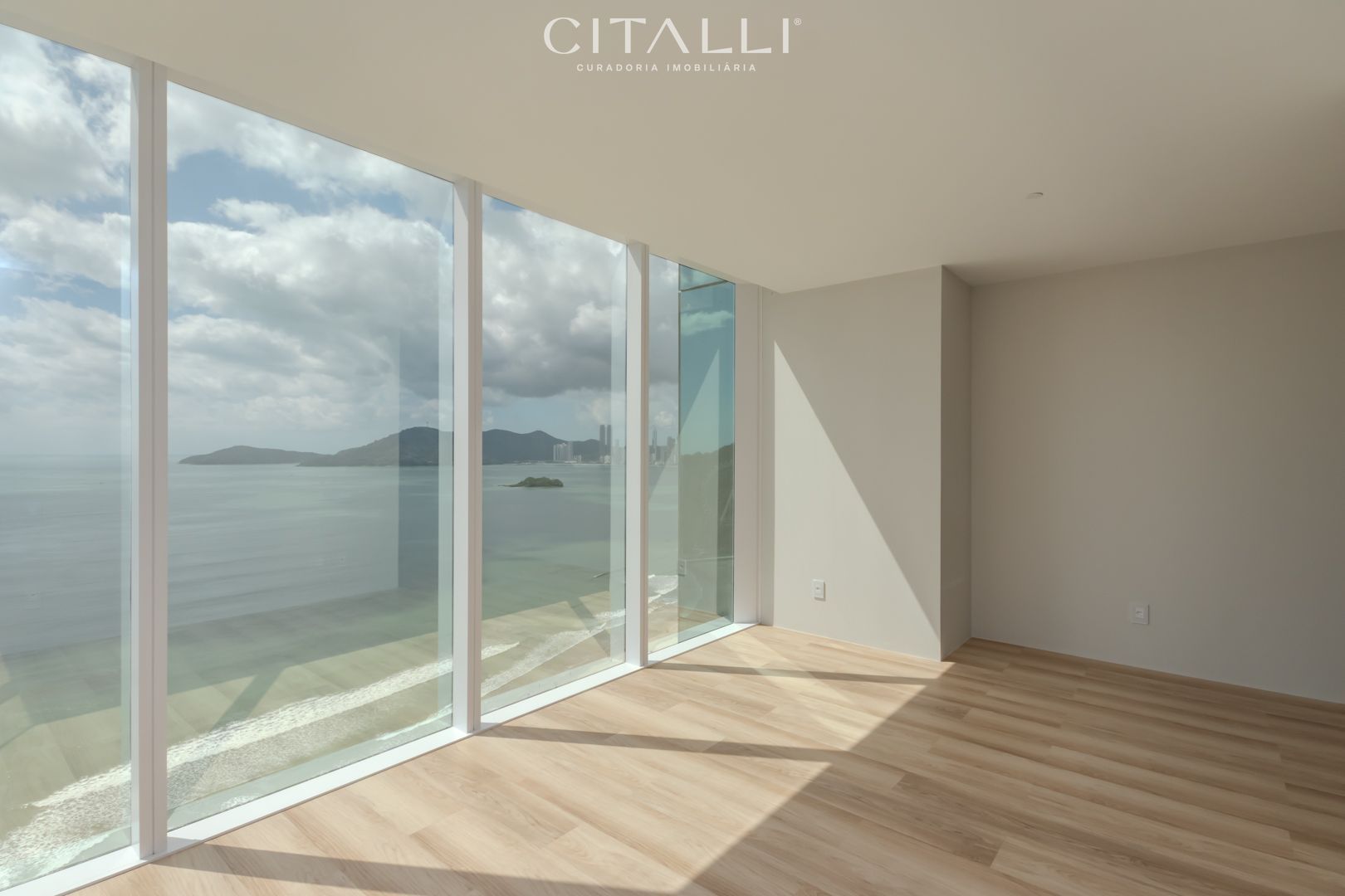 Apartamento no Edifício Boreal Tower na Av. Atlântica de Balneário Camboriú com 04 Suítes - Foto 2