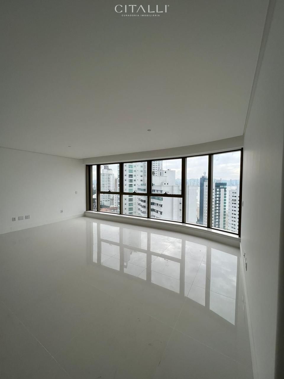 Apartamento no Edifício Yachthouse em Balneário Camboriú com 261 m² - Foto 2