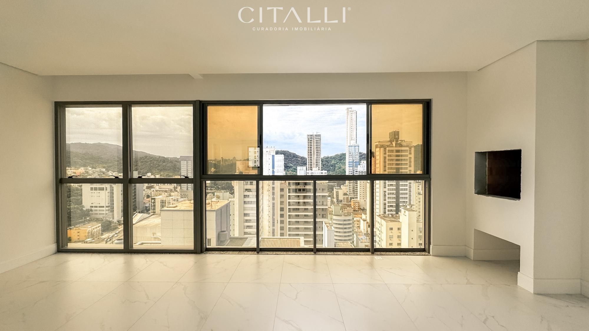 Apartamento no Edifício Las Brisas em Balneário Camboriú com 321,71 m² - Foto 2