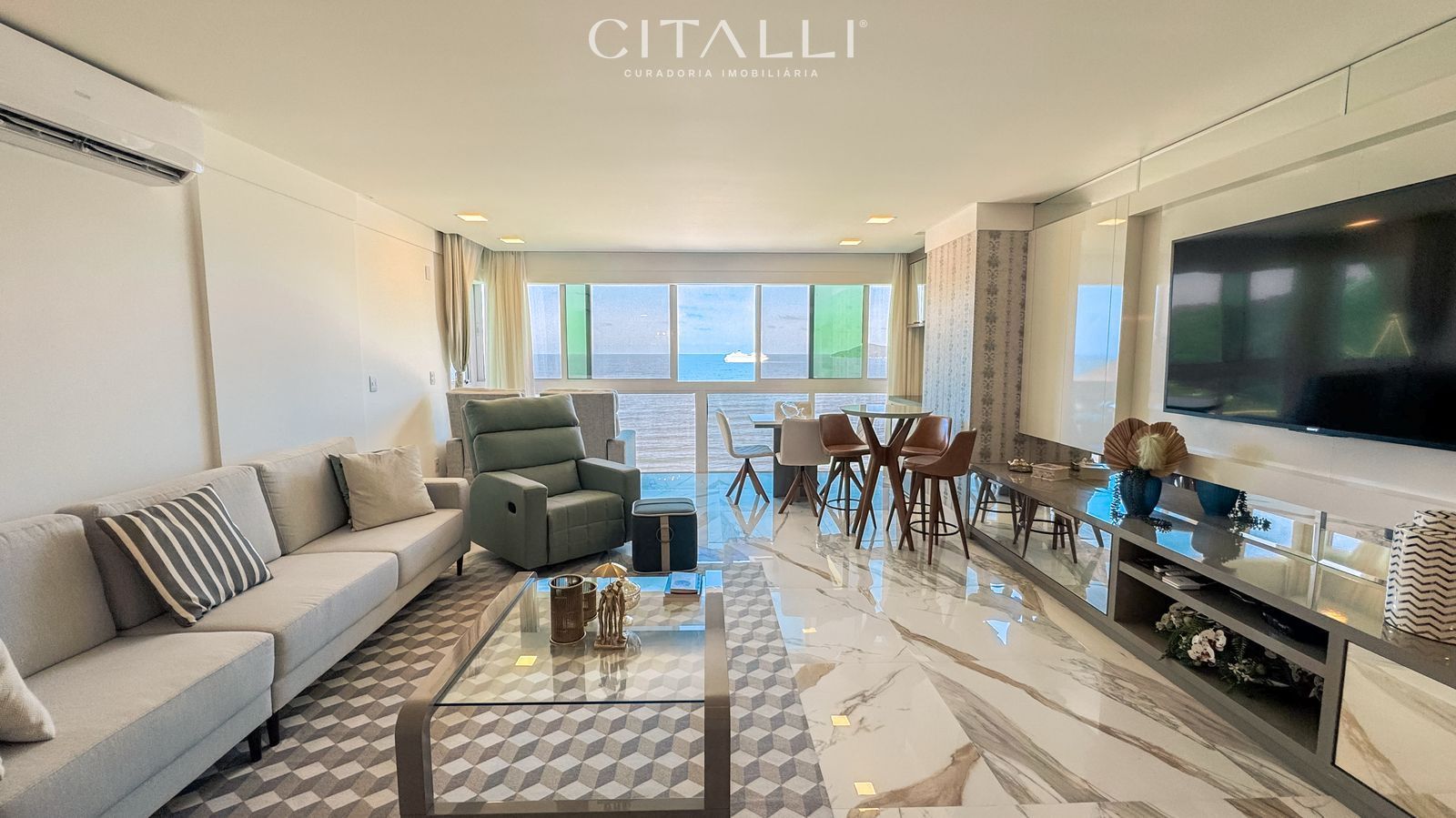 Apartamento mobiliado no Edifício Saveiro em Balneário Camboriú com 182 m² - Foto 1