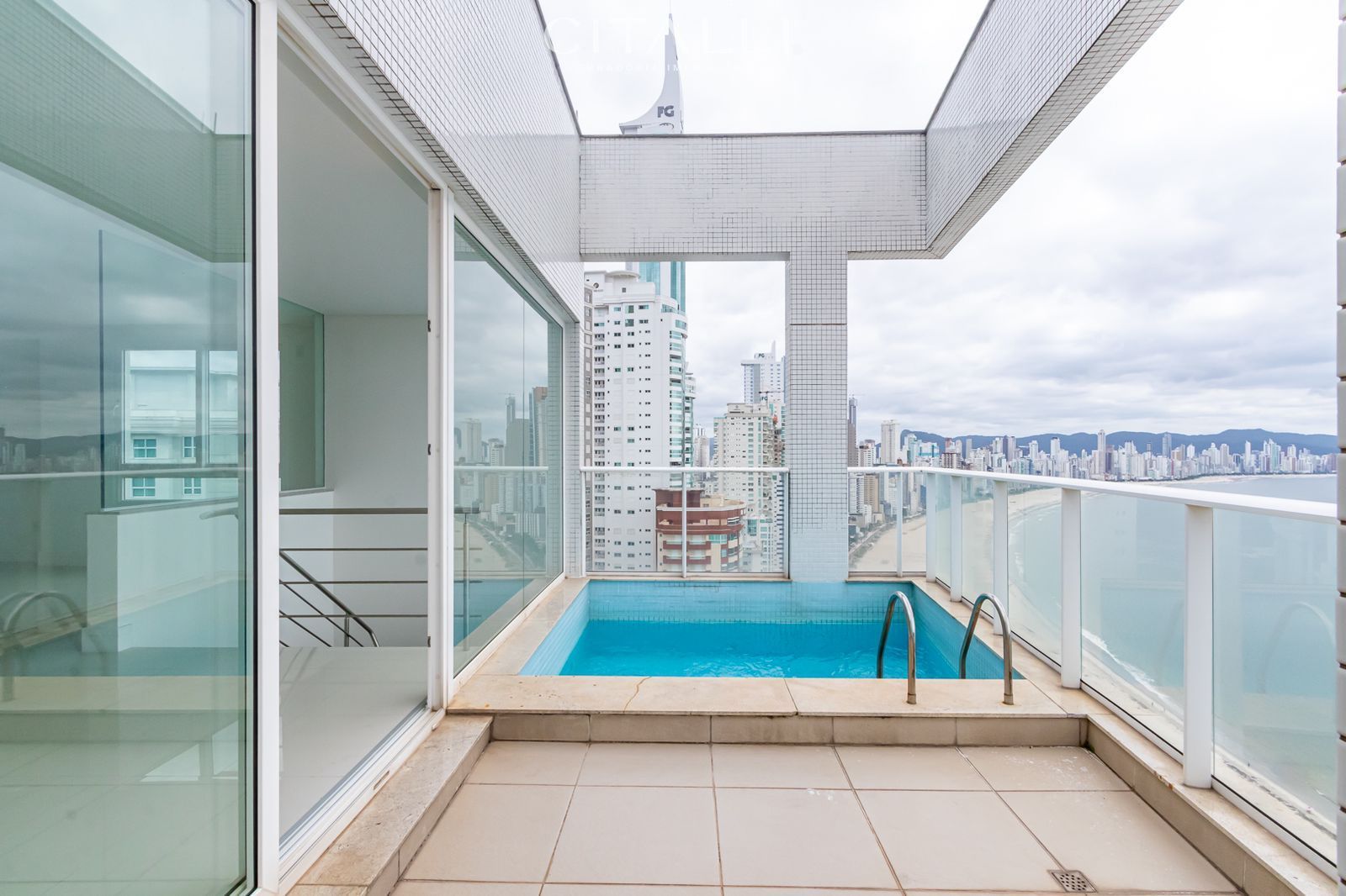 Cobertura Triplex no Edifício Gran Palazzo em Balneário Camboriú - Foto 2