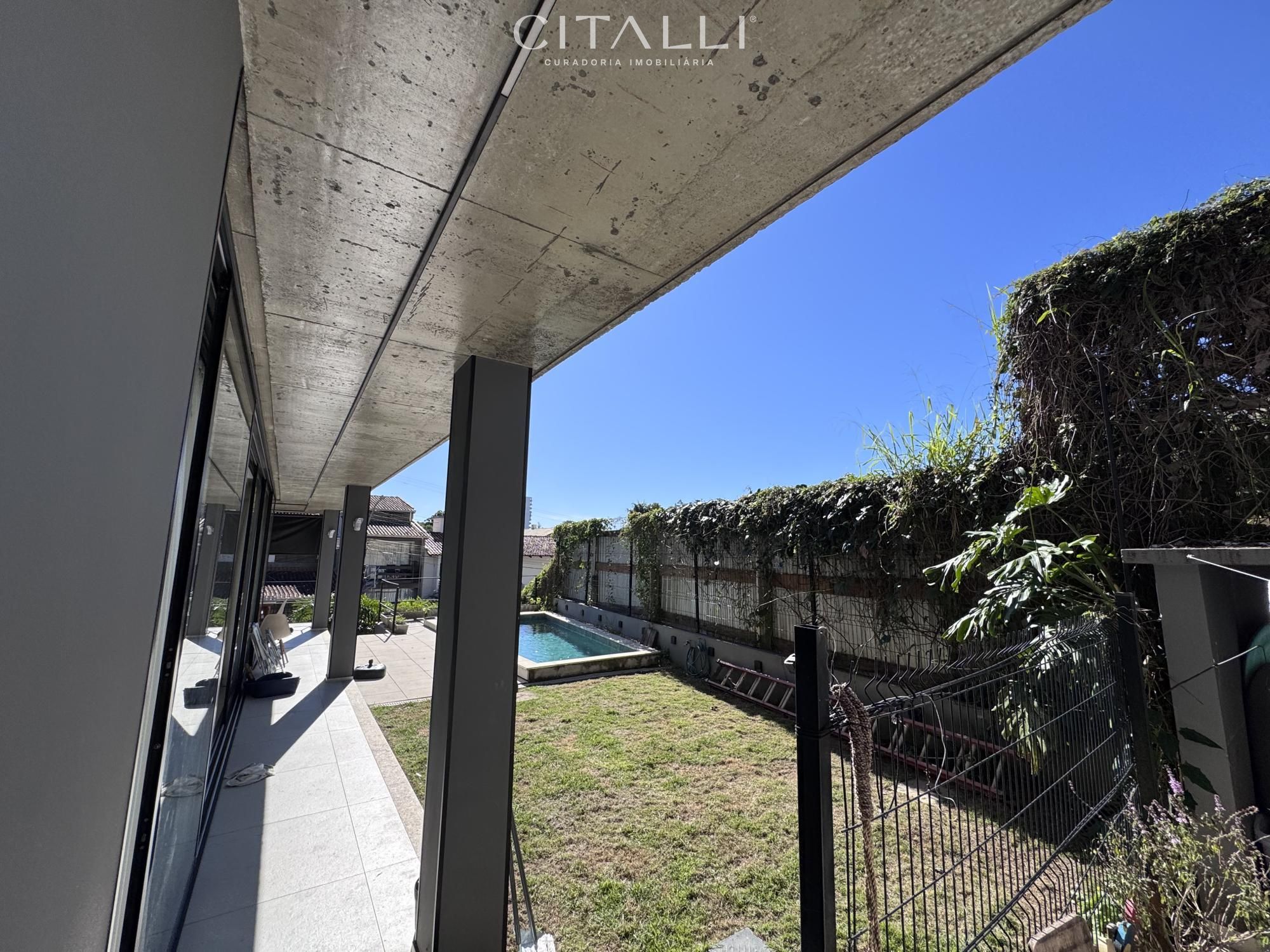 Residência Contemporânea com 3 Suítes e Piscina em Cabeçudas | Itajaí - Foto 3