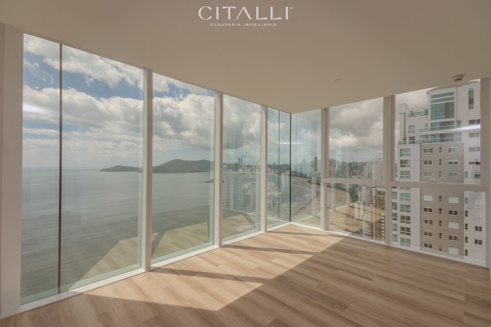 Apartamento no Edifício Boreal Tower na Av. Atlântica de Balneário Camboriú com 04 Suítes. - Foto 5