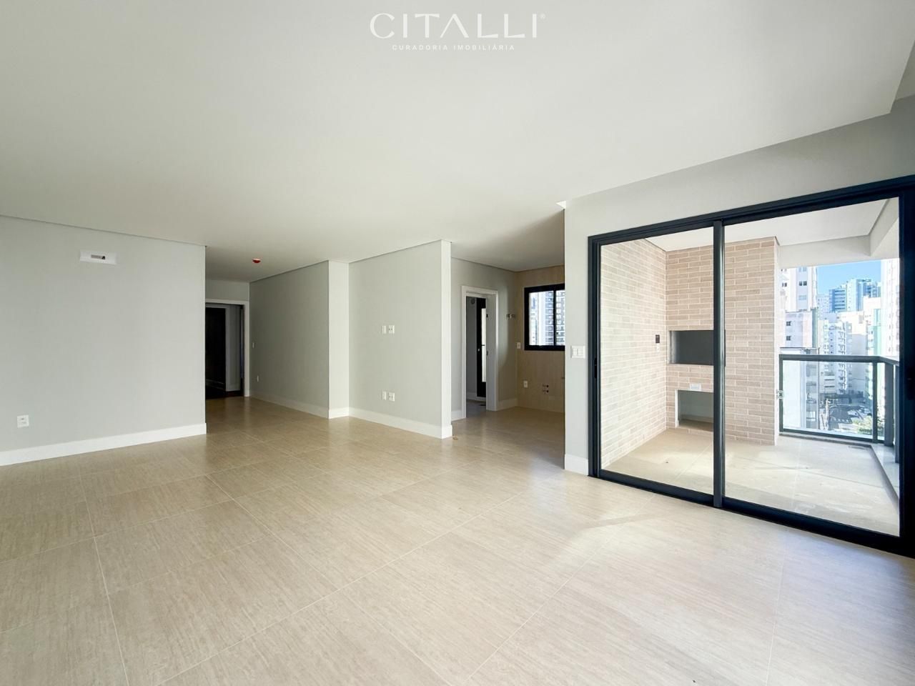 Apartamento no Edifício Hannover no Centro de Balneário Camboriú com 3 suítes - Foto 3