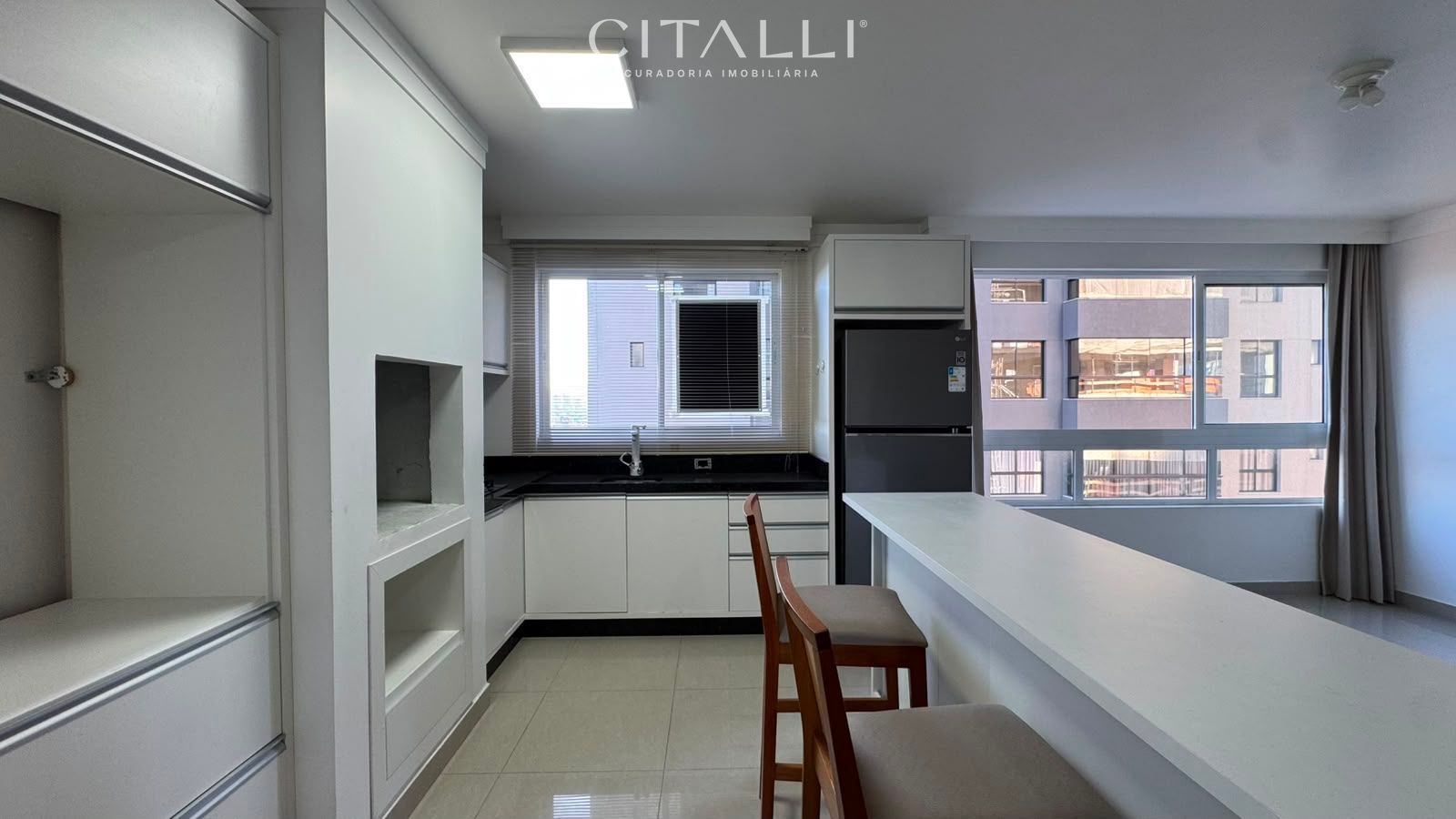 Apartamento Semimobiliado no Cento de Balneário Camboriú com 03 dormitórios. - Foto 5