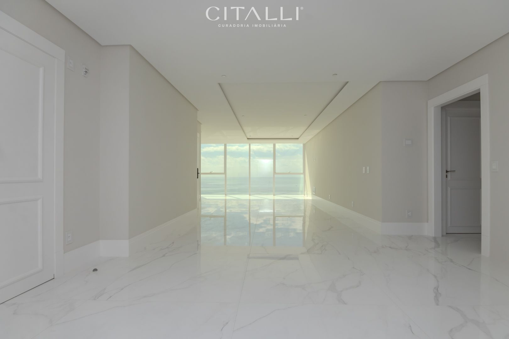 Apartamento no Edifício Boreal Tower na Av. Atlântica de Balneário Camboriú com 04 Suítes - Foto 2