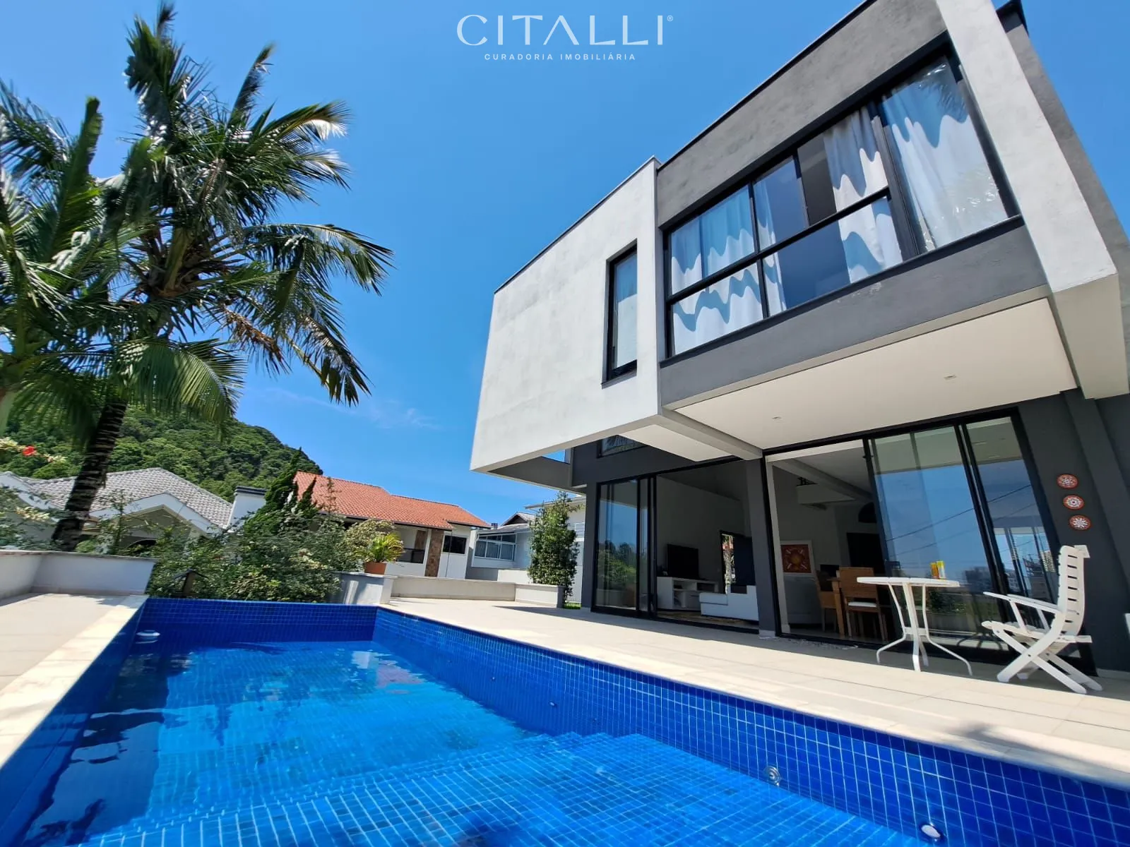 Casa à venda no Condomínio Residencial Ariribá, em Balneário Camboriú. - Foto 1