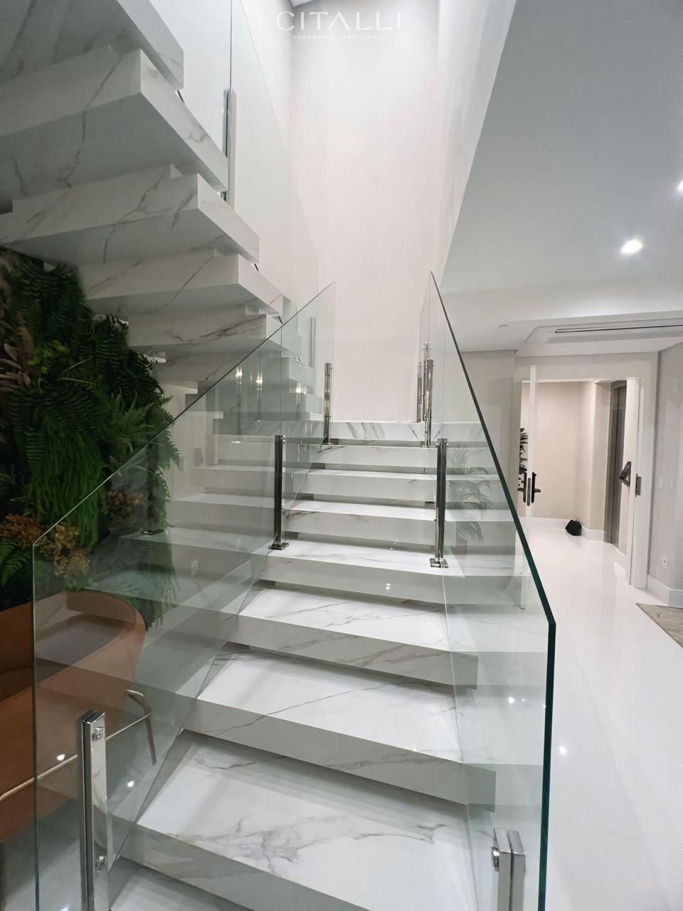 Apartamento Duplex Mobiliado com 7 suítes Yachthouse Balneário Camboiriú - Foto 3