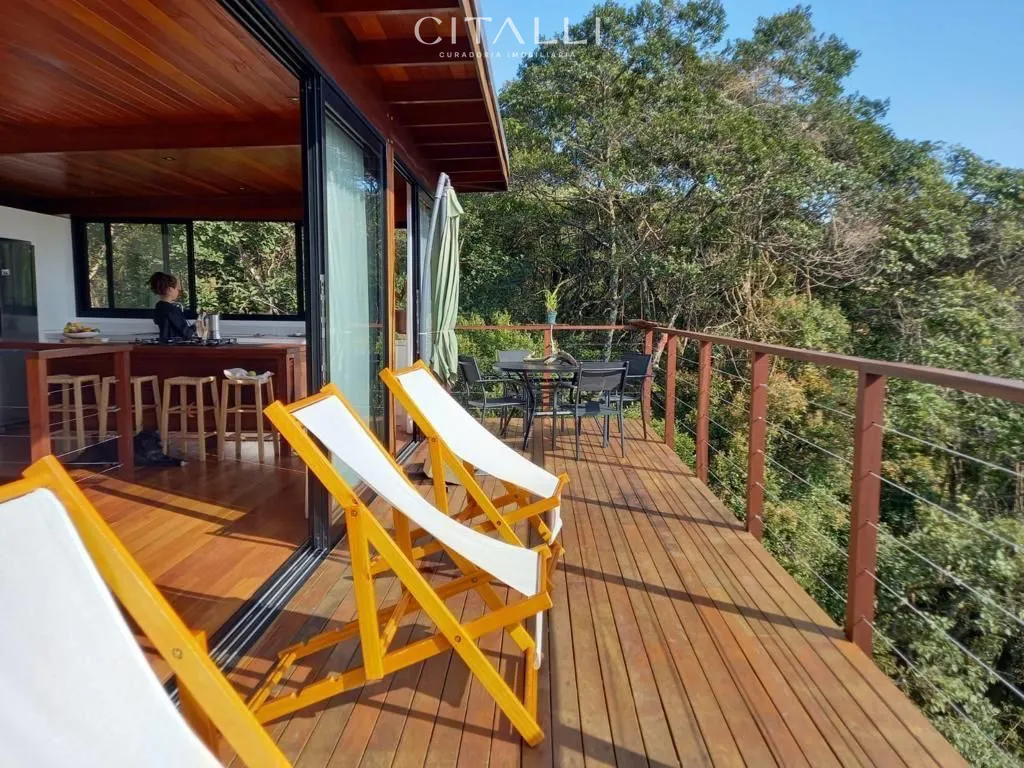 Casa com Vista para o Mar no Morro de Cabeçudas em Itajaí – 3 Dormitórios - Foto 1
