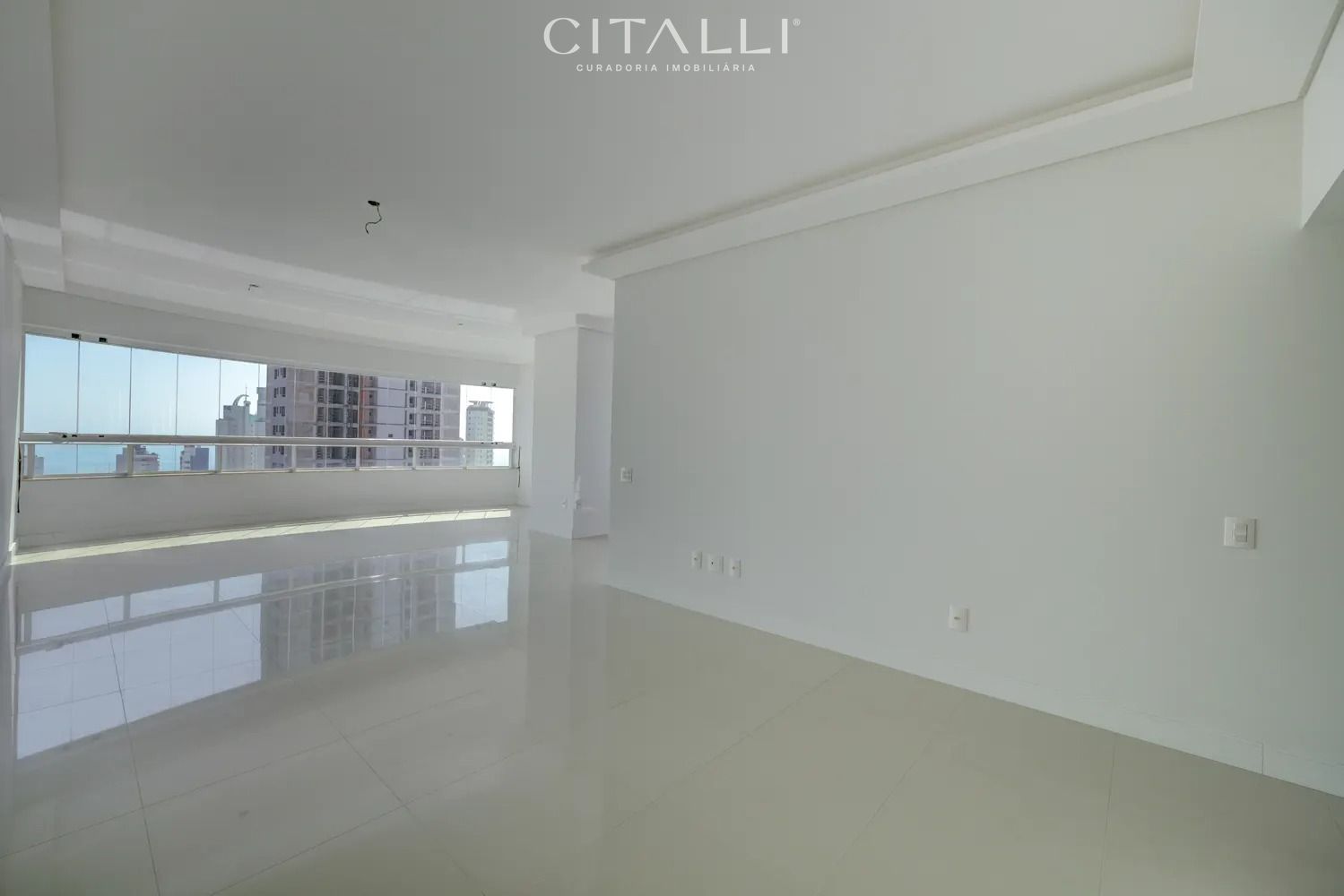 Apartamento com 03 suítes  no Edifício Porto da Barra em Balneário Camboriú - Foto 3