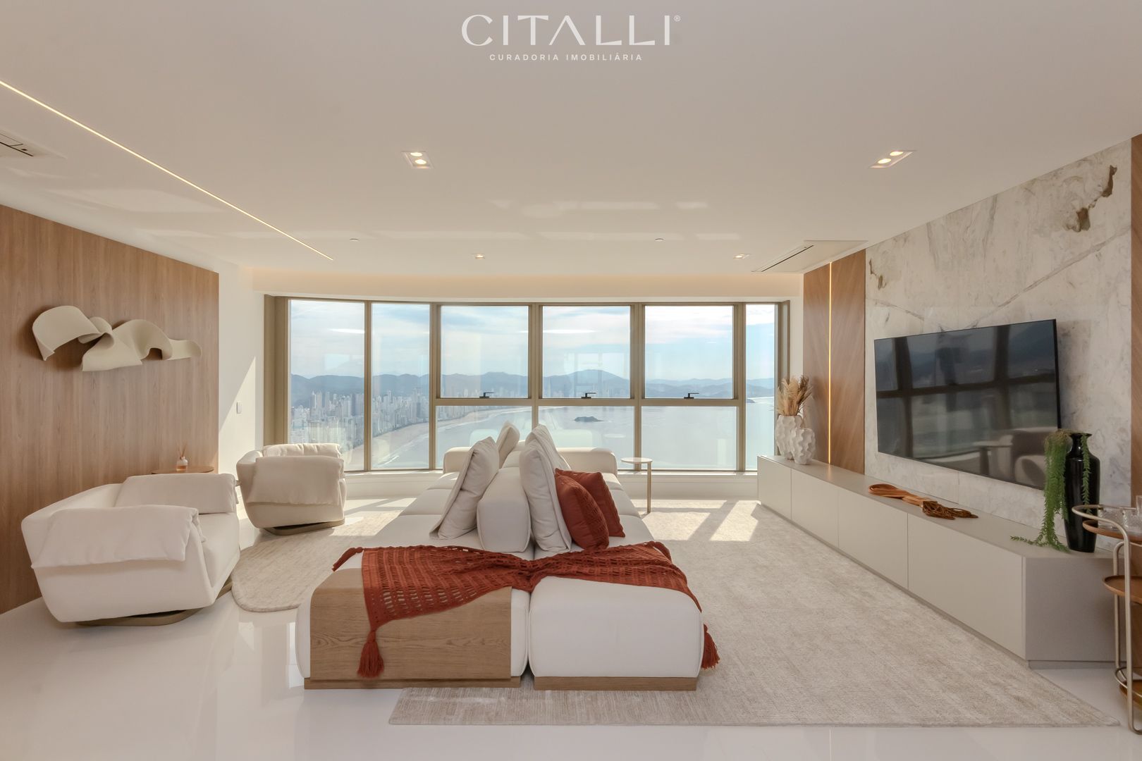 Apartamento mobiliado no Edifício Yachthouse em Balneário Camboriú com 261 m² - Foto 1