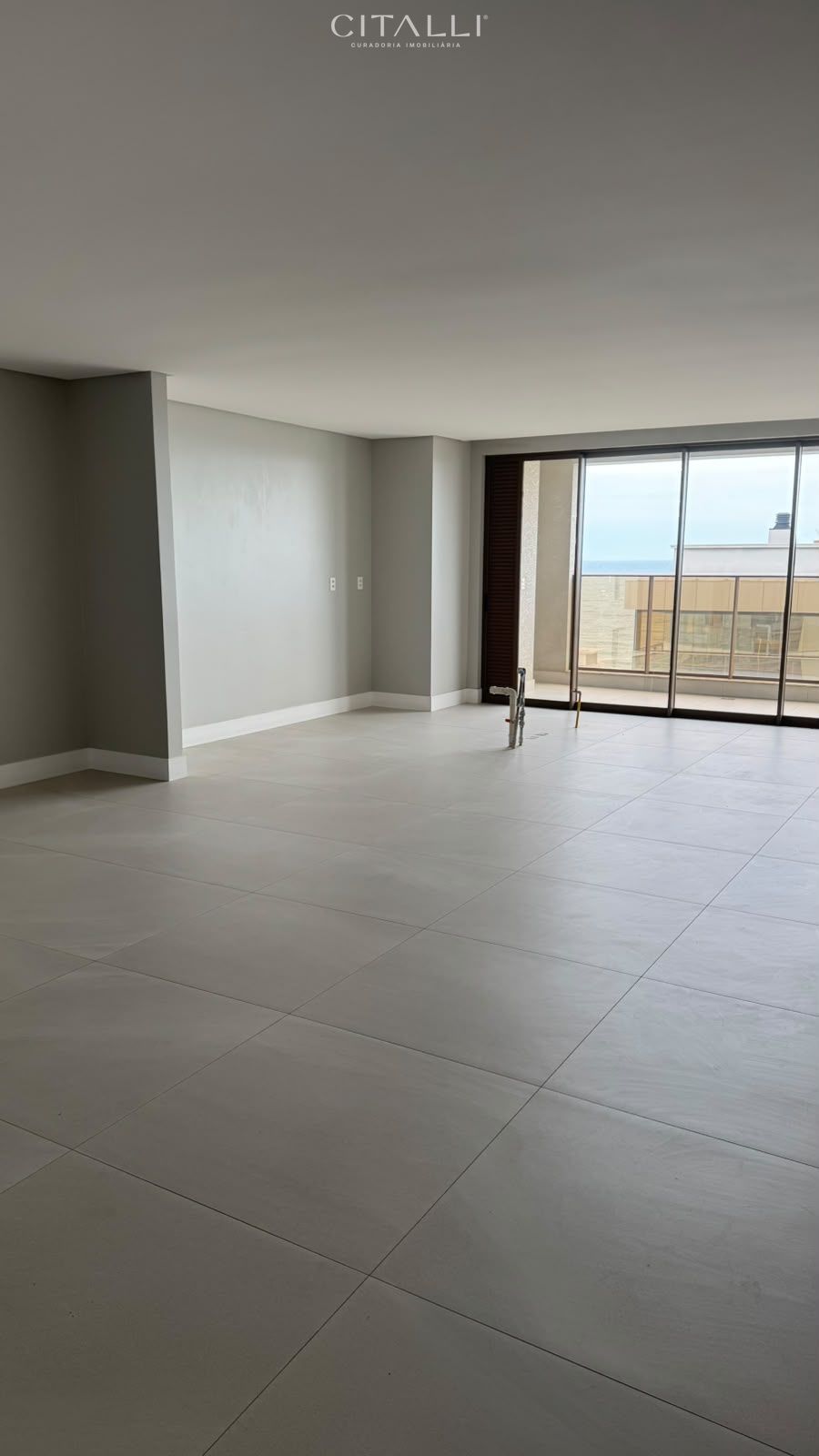 Apartamento no Edifício Ocean Wind na Praia Brava de Itajaí com 03 Suítes - Foto 1