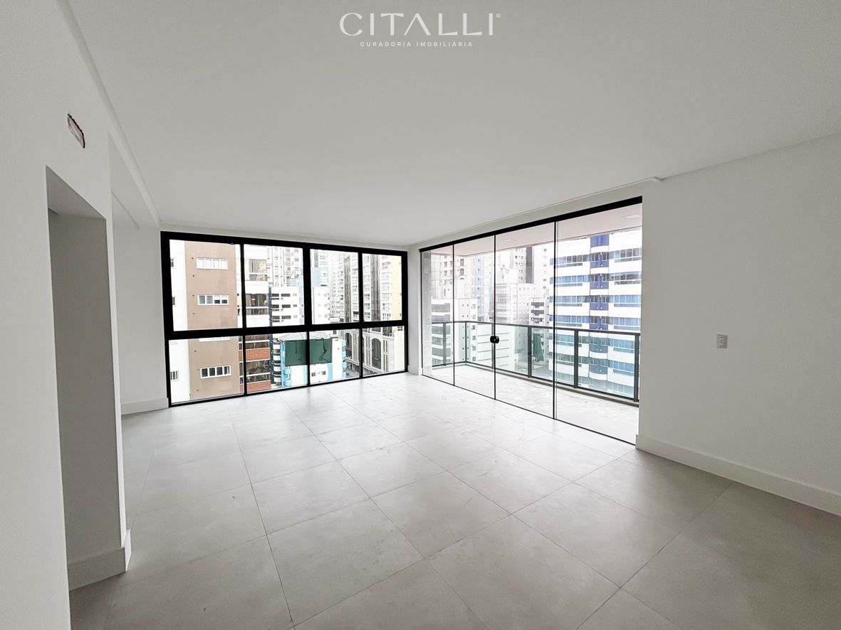 Apartamento Amplo na Meia Praia com 03 Suítes e Lazer Completo. - Foto 3