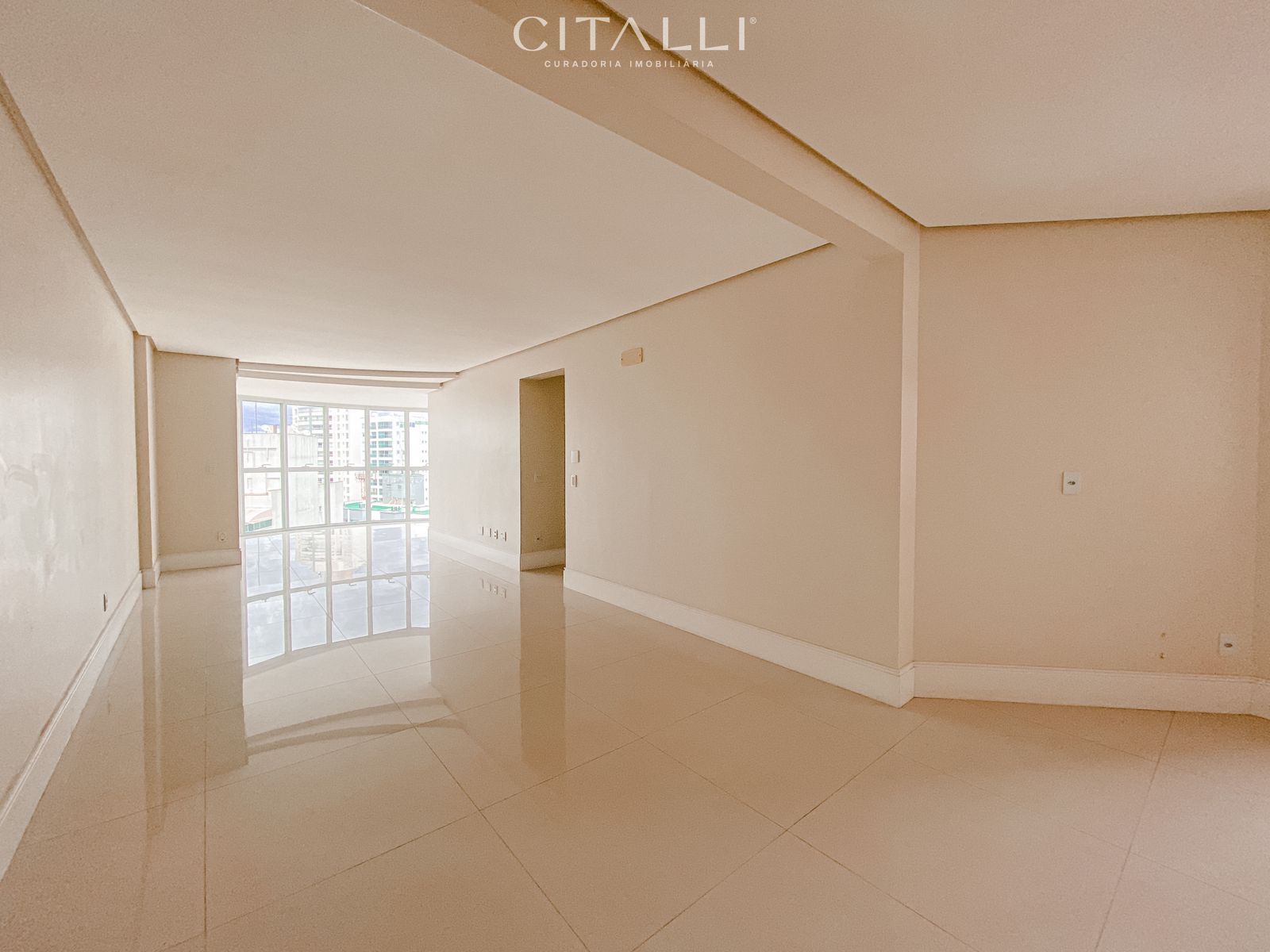 Apartamento à Venda no Le Majestic em Balneário Camboriú, 128m², 03 suítes - Foto 2