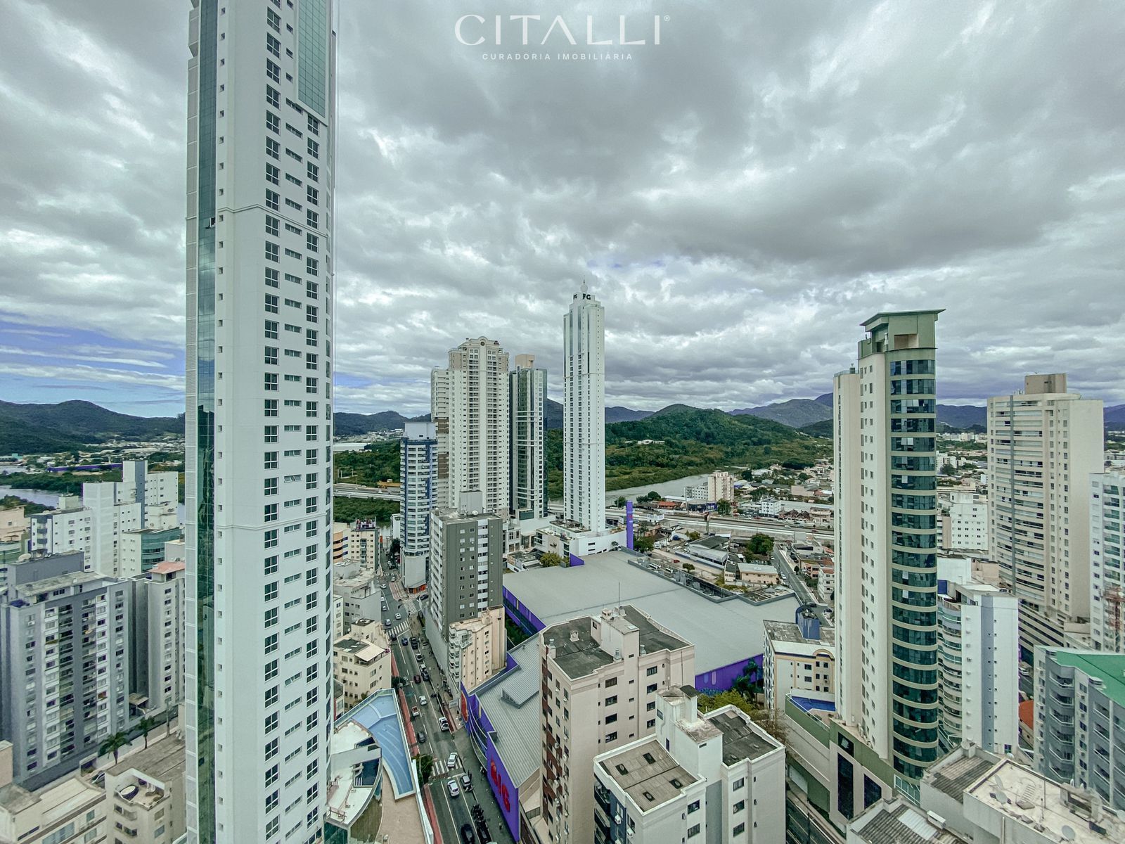 Apartamento Duplex no Le Majestic em Balneário Camboriú, 239m², 04 suítes - Foto 5