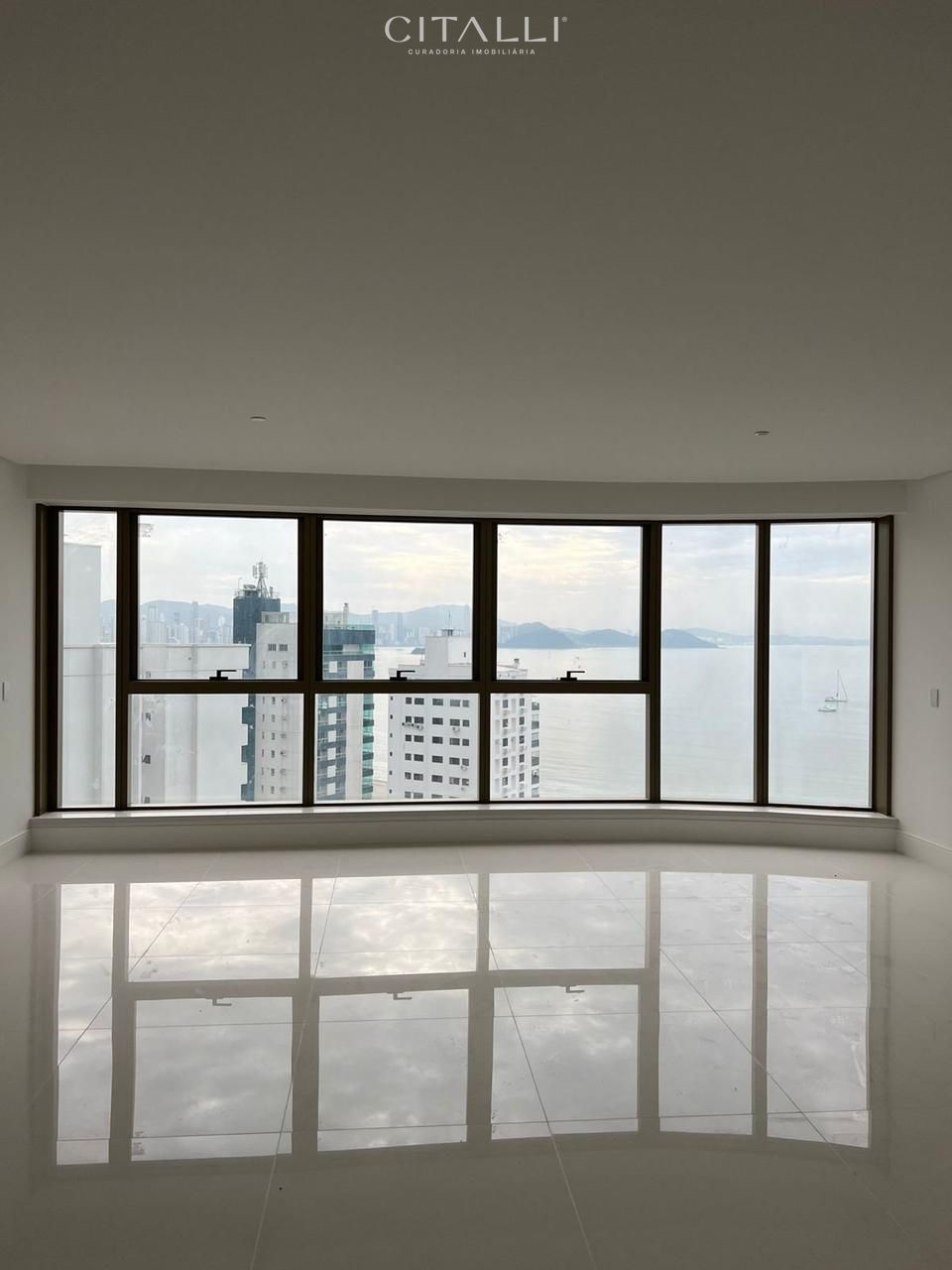 Apartamento no Edifício Yachthouse em Balneário Camboriú com 261 m² - Foto 1