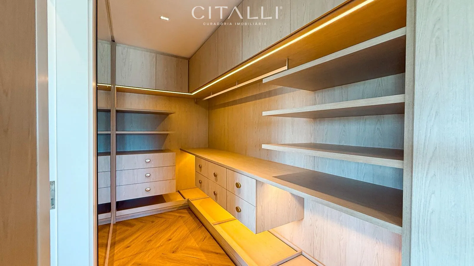 Apartamento no Edifício Aurora Exclusive Home em Balneário Camboriú com 230,85 m² - Foto 1