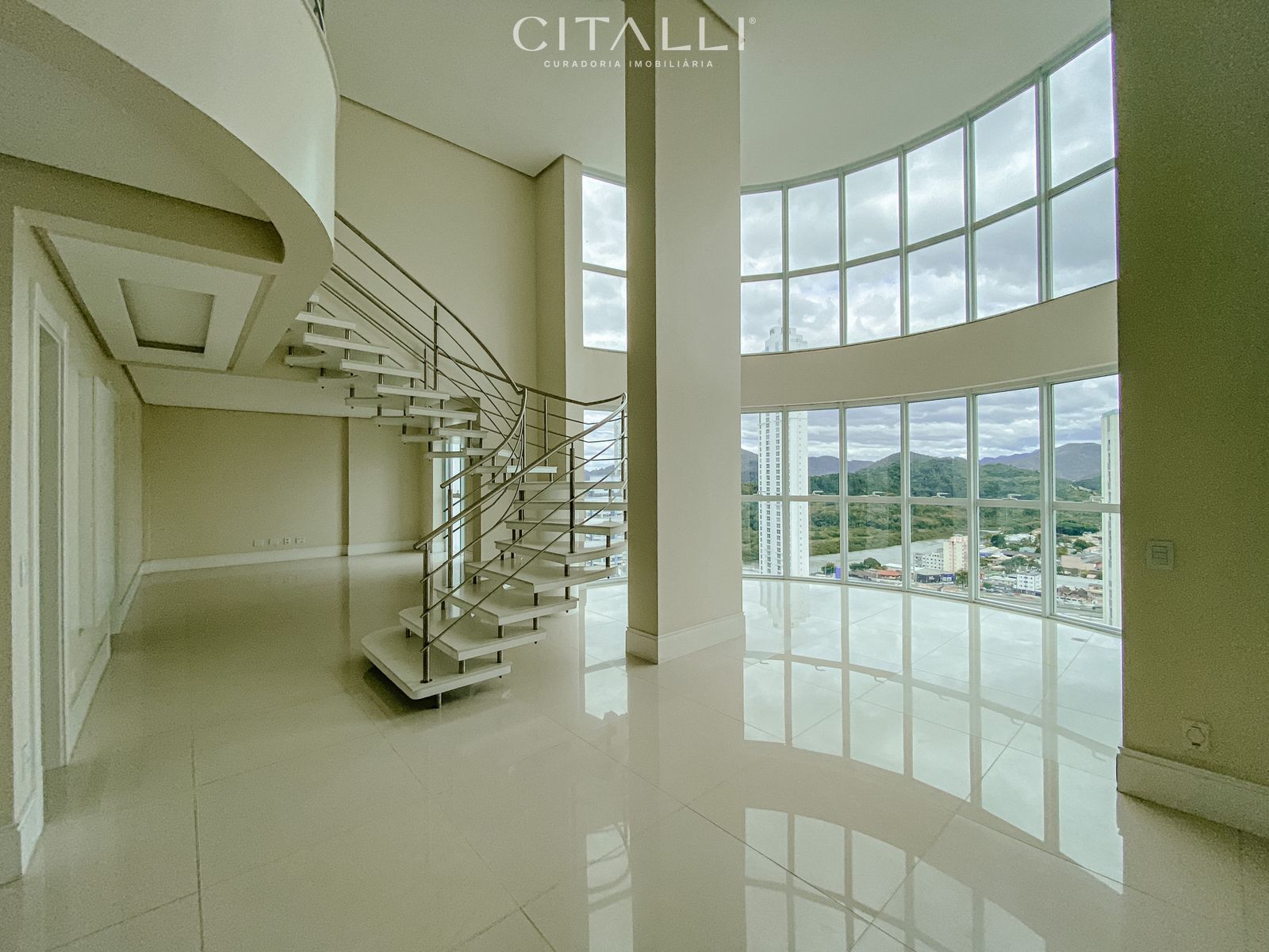 Apartamento Duplex no Le Majestic em Balneário Camboriú, 239m², 04 suítes - Foto 1