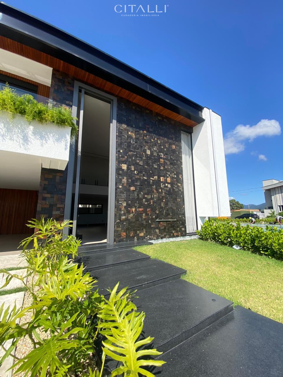 Casa no Condomínio Caledônia Private Village em Camboriú com 470 m² - Foto 1