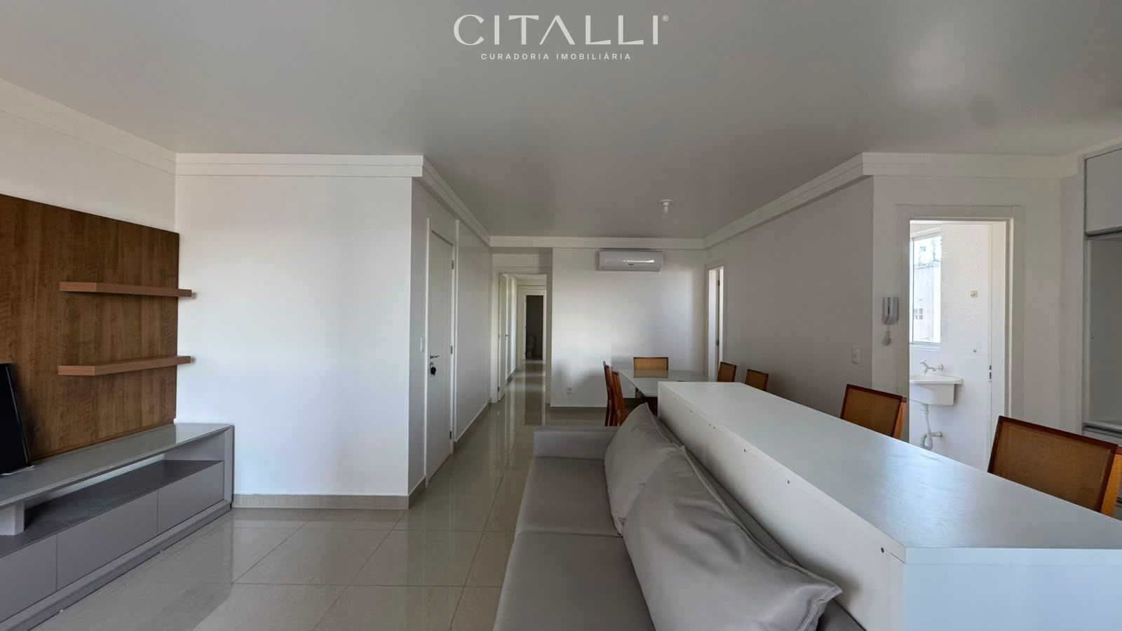 Apartamento Semimobiliado no Cento de Balneário Camboriú com 03 dormitórios. - Foto 3