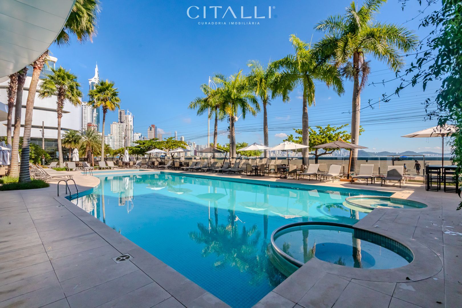Apartamento no Edifício Ibiza Towers em Balneário Camboriú com 237 m² - Foto 1
