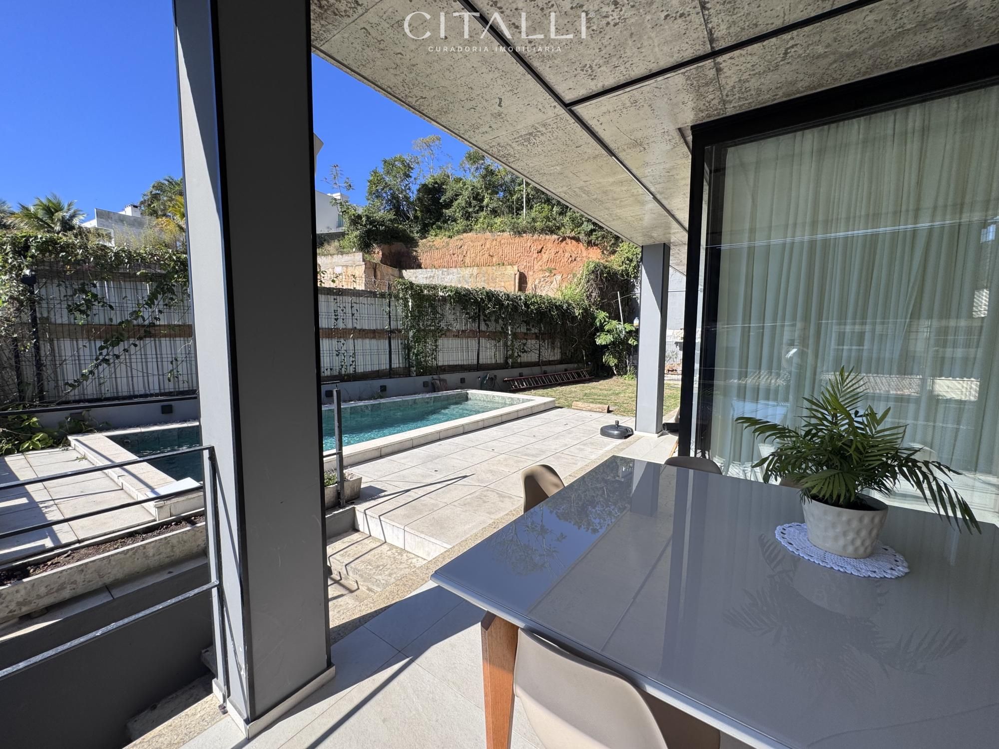 Residência Contemporânea com 3 Suítes e Piscina em Cabeçudas | Itajaí - Foto 5