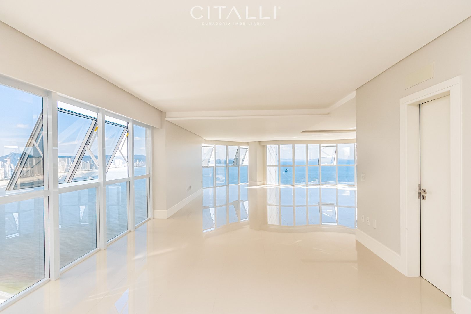 Apartamento no Edifício Ibiza Towers em Balneário Camboriú com 238 m² - Foto 1