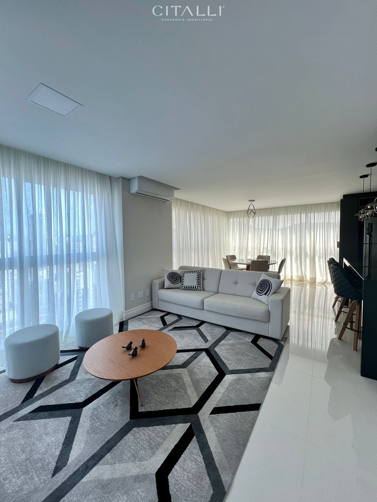 Apartamento quadra mar mobiliado a venda Balneário Camboriú - Foto 2