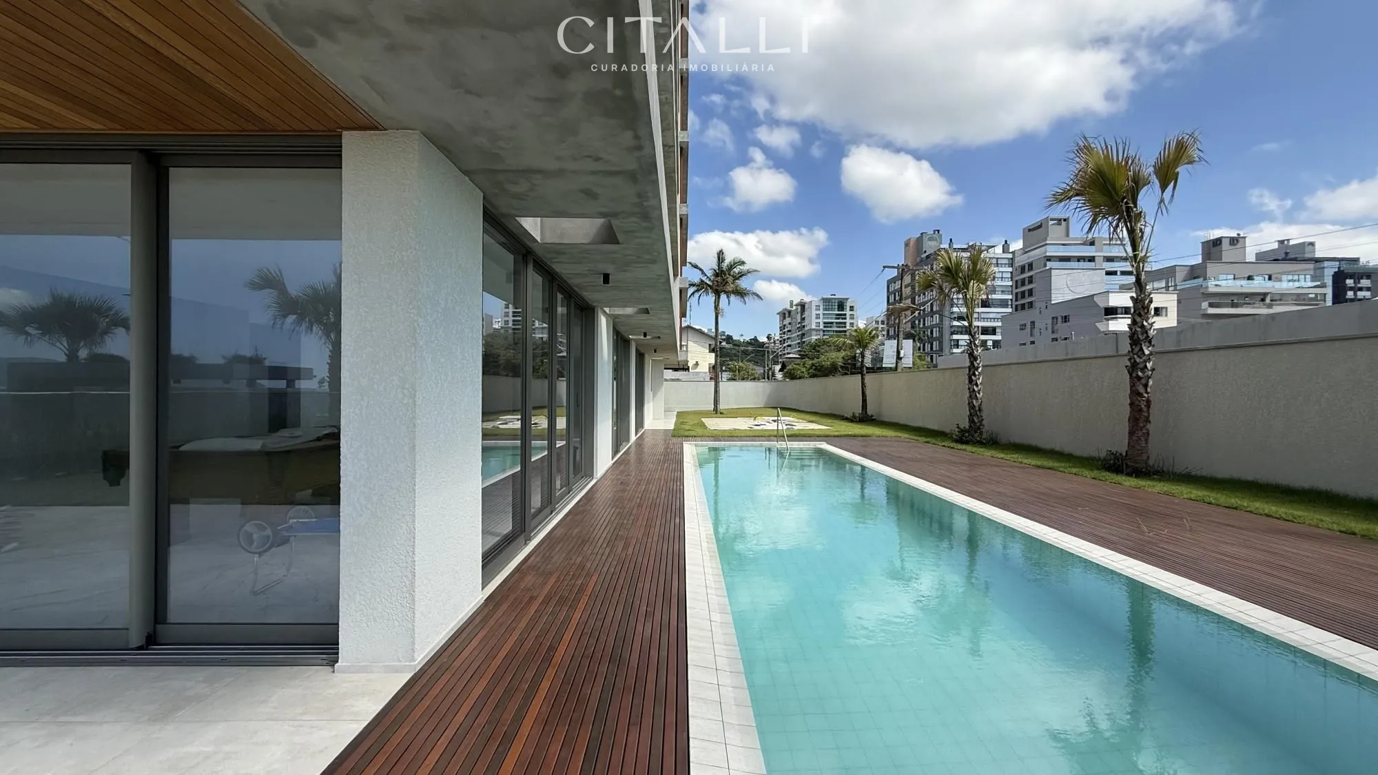 APARTAMENTO GARDEN DUPLEX COM AMPLO JARDIM E PISCINA – PRAIA BRAVA, ITAJAÍ - Foto 2