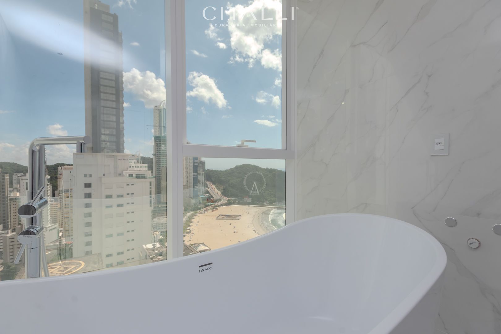 Apartamento no Edifício Boreal Tower na Av. Atlântica de Balneário Camboriú com 04 Suítes - Foto 3