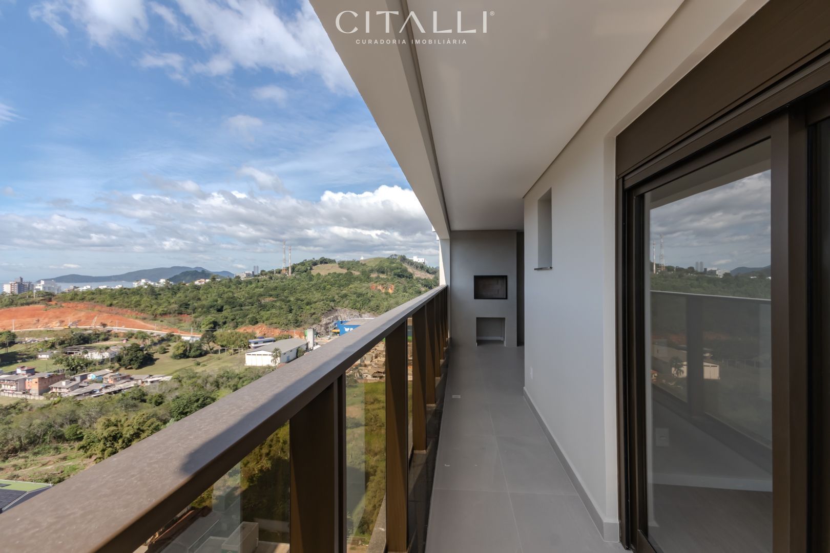 TORRES DA BRAVA - APARTAMENTO MODERNO COM EXCELENTE LOCALIZAÇÃO E LAZER COMPLETO. - Foto 1