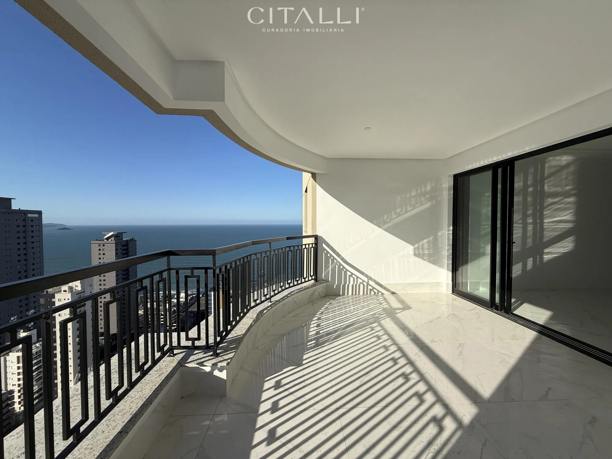Apartamento com vista panorâmica no Maison Lafayette padrão Dallo na Meia Praia - Foto 1