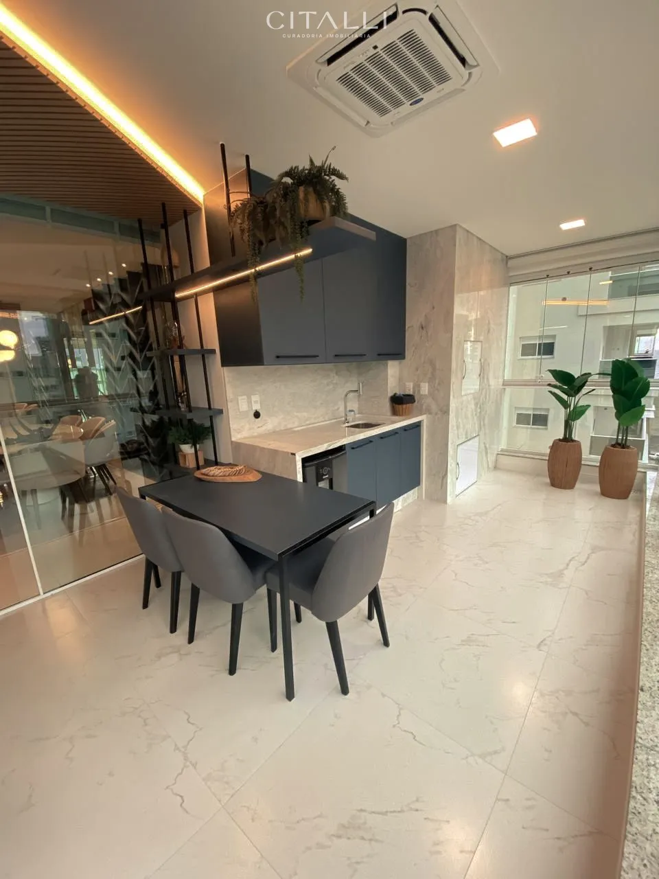 Apartamento no Edifício Denver na Meia Praia com 138 m² - Foto 2