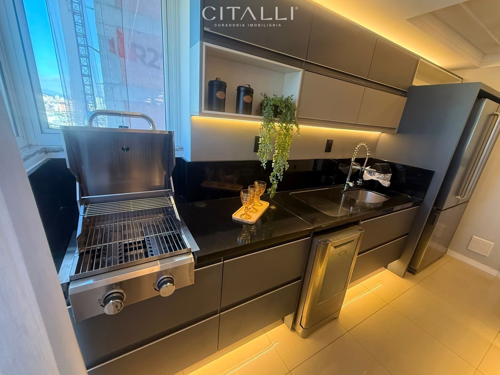 Apartamento mobiliado com 3 suítes no Centro de Balneário Camboriú - Foto 5