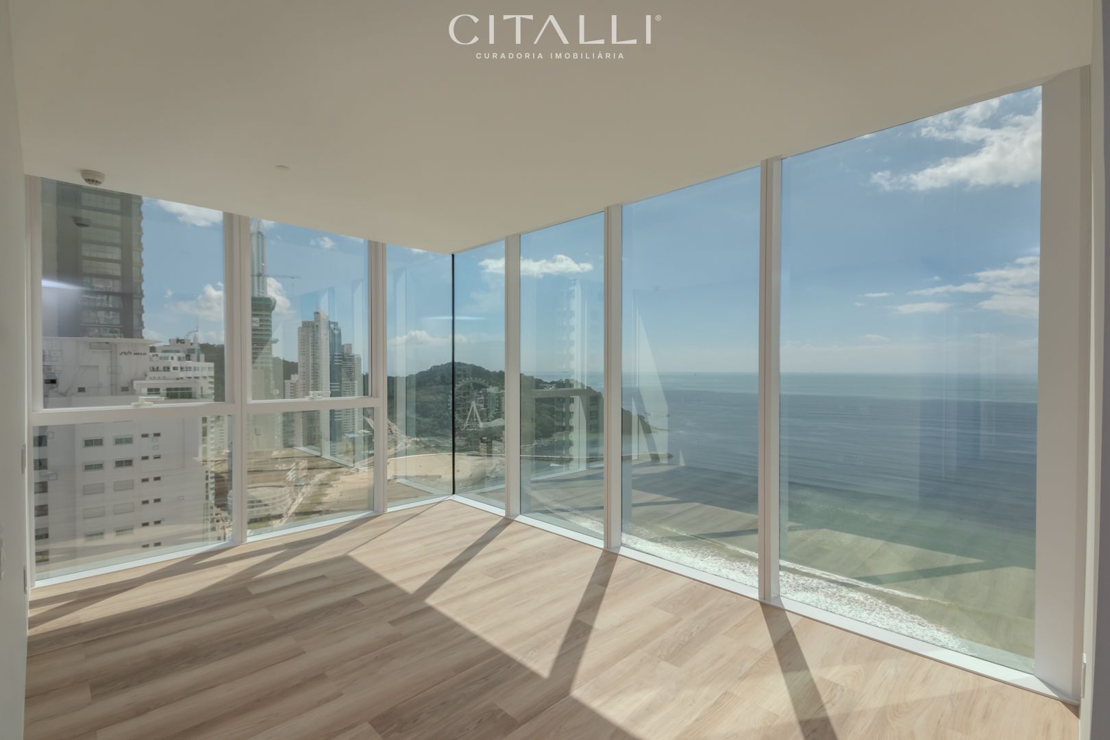 Apartamento no Edifício Boreal Tower na Av. Atlântica de Balneário Camboriú com 04 Suítes - Foto 1